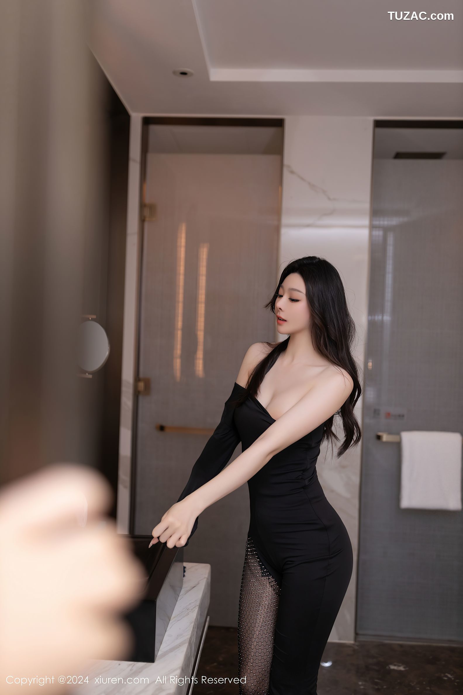 XiuRen秀人网-9386-小逗逗-黑礼服裙黑色内衣玉体诱惑-2024.11.01