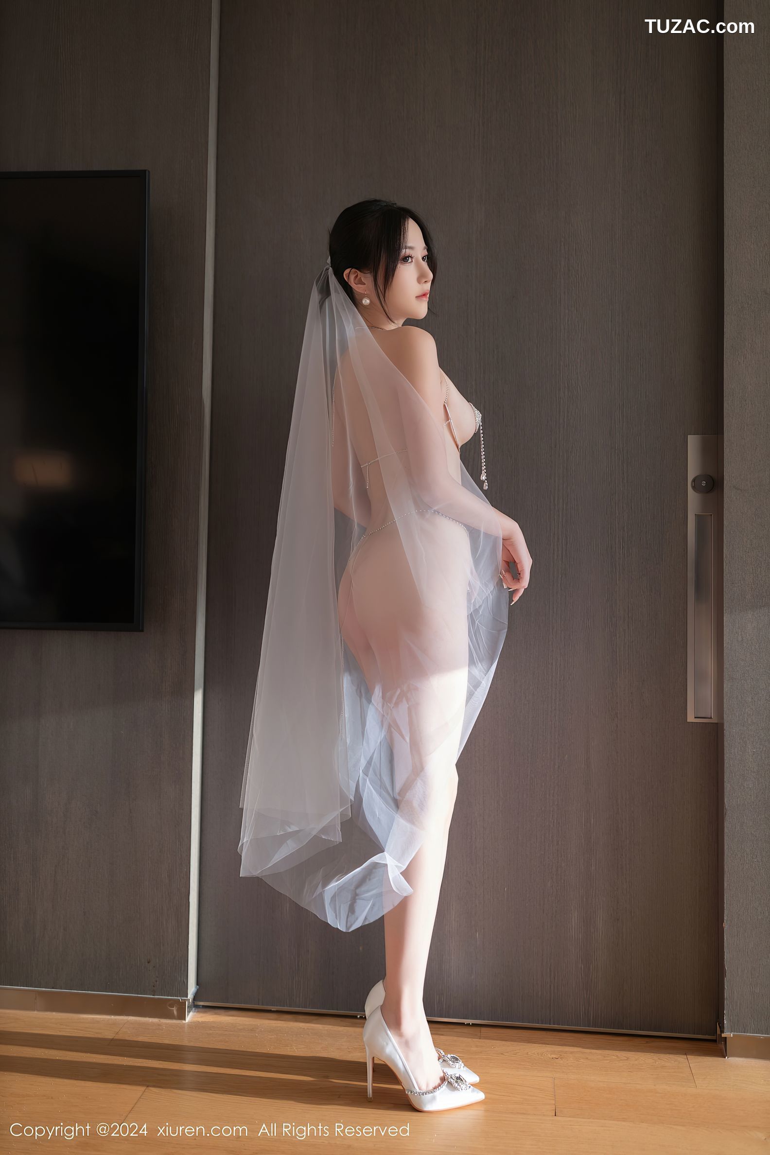 XiuRen秀人网-9387-鱼子酱Fish-户外妩媚新娘白纱爆乳-2024.11.01