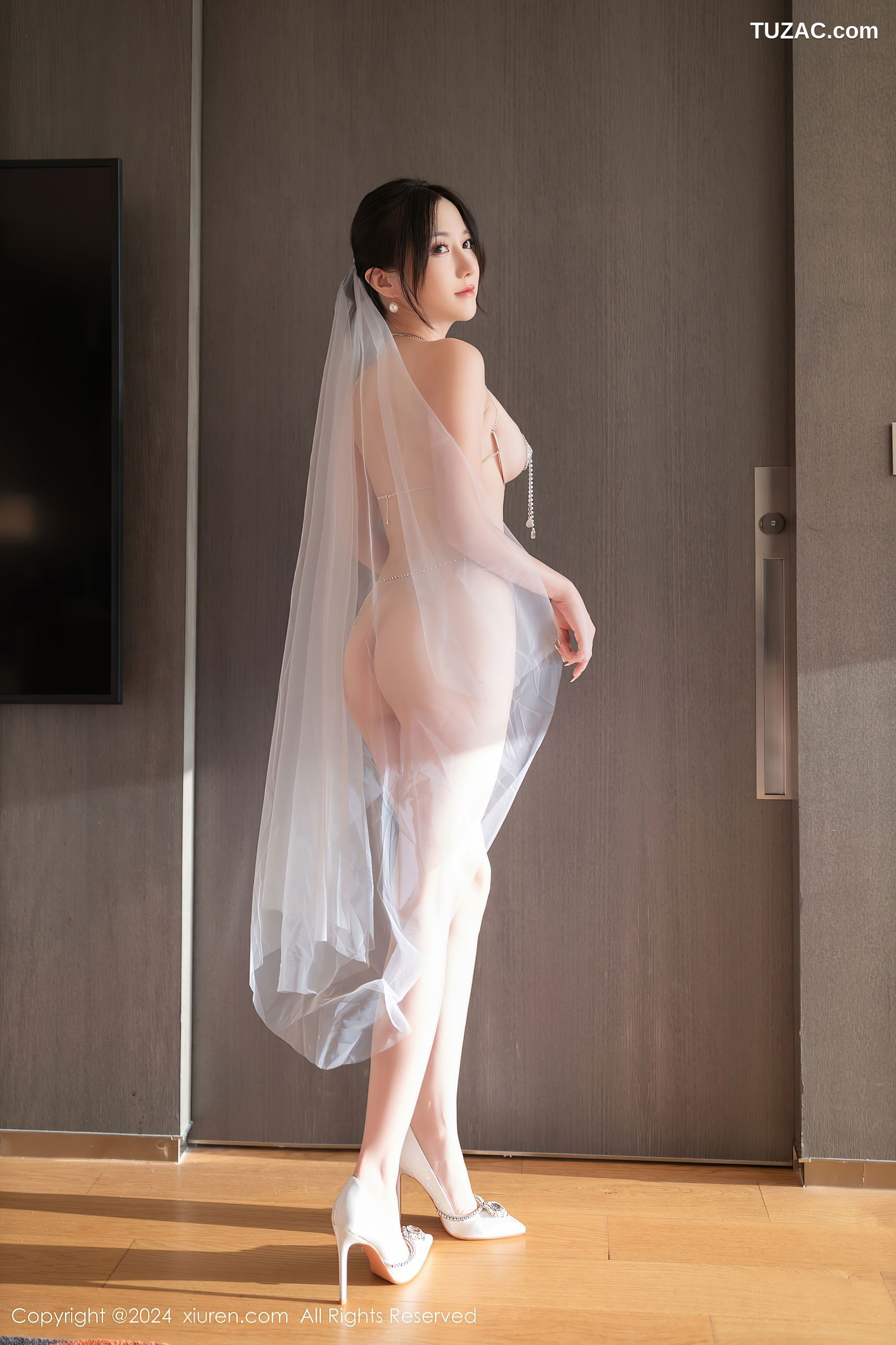 XiuRen秀人网-9387-鱼子酱Fish-户外妩媚新娘白纱爆乳-2024.11.01