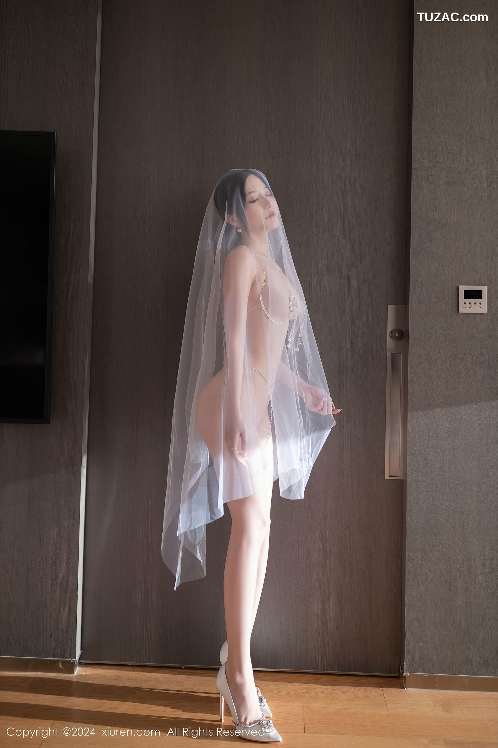 XiuRen秀人网-9387-鱼子酱Fish-户外妩媚新娘白纱爆乳-2024.11.01