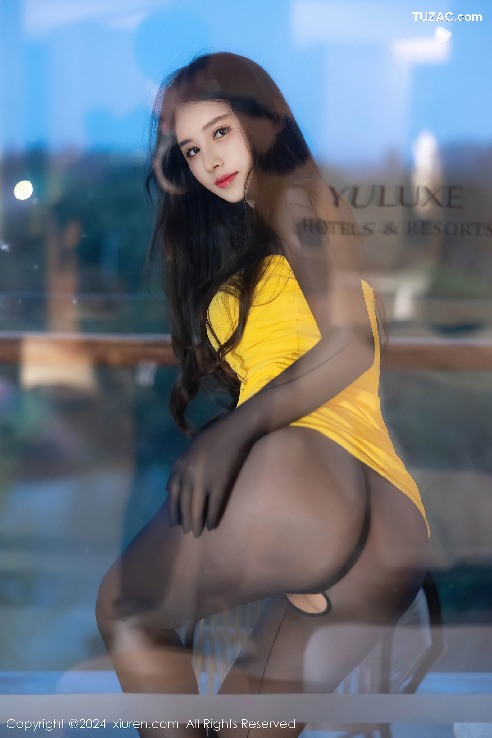 XiuRen秀人网-9391-诗诗kiki-黄色抹胸连衣短裙连体黑丝爆乳-2024.11.04
