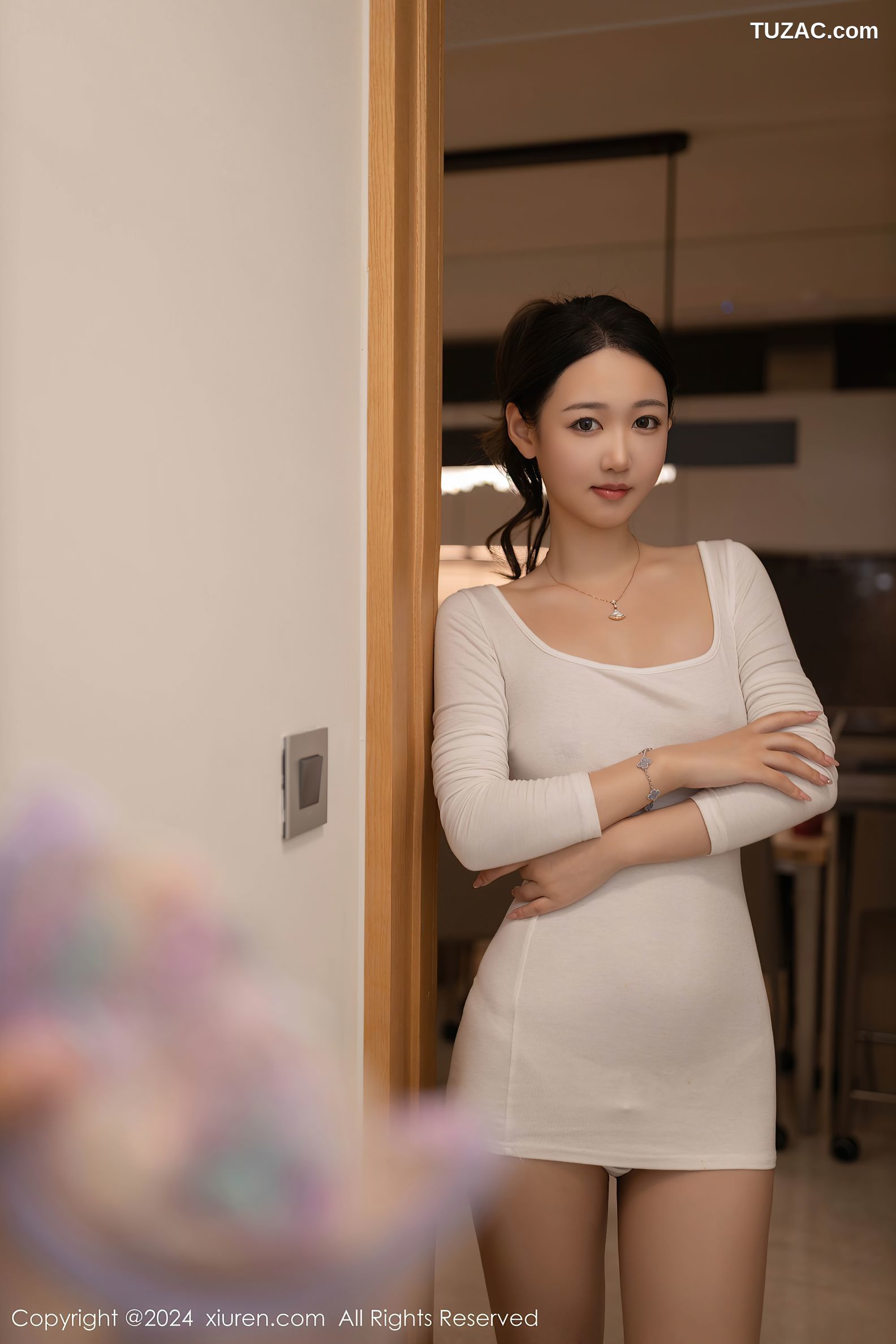 XiuRen秀人网-9392-唐安琪-OL下班后的白衣人妻-2024.11.04