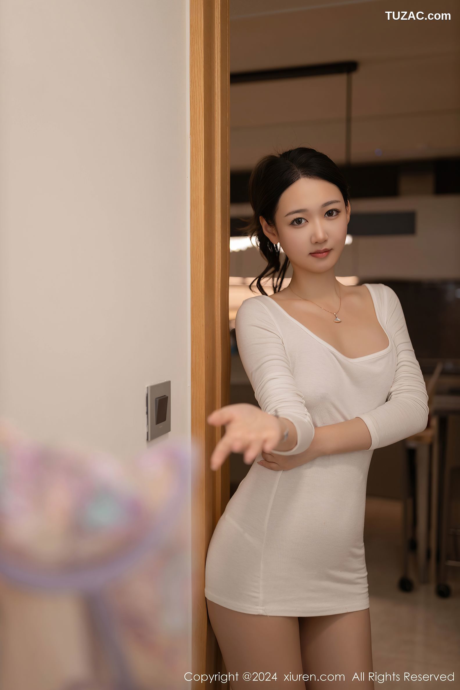 XiuRen秀人网-9392-唐安琪-OL下班后的白衣人妻-2024.11.04