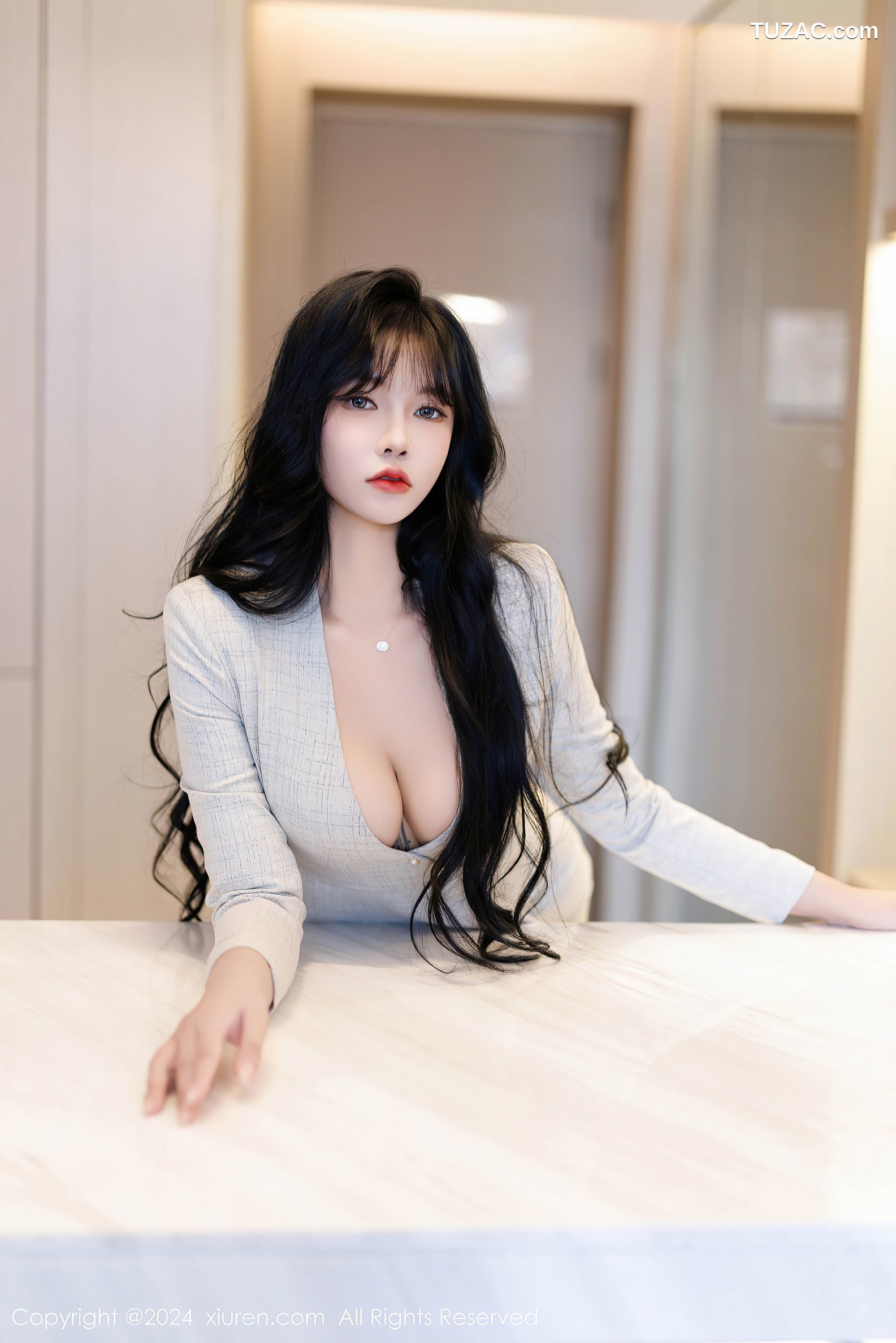 XiuRen秀人网-9398-娜比-OL浅灰低领制服-2024.11.05