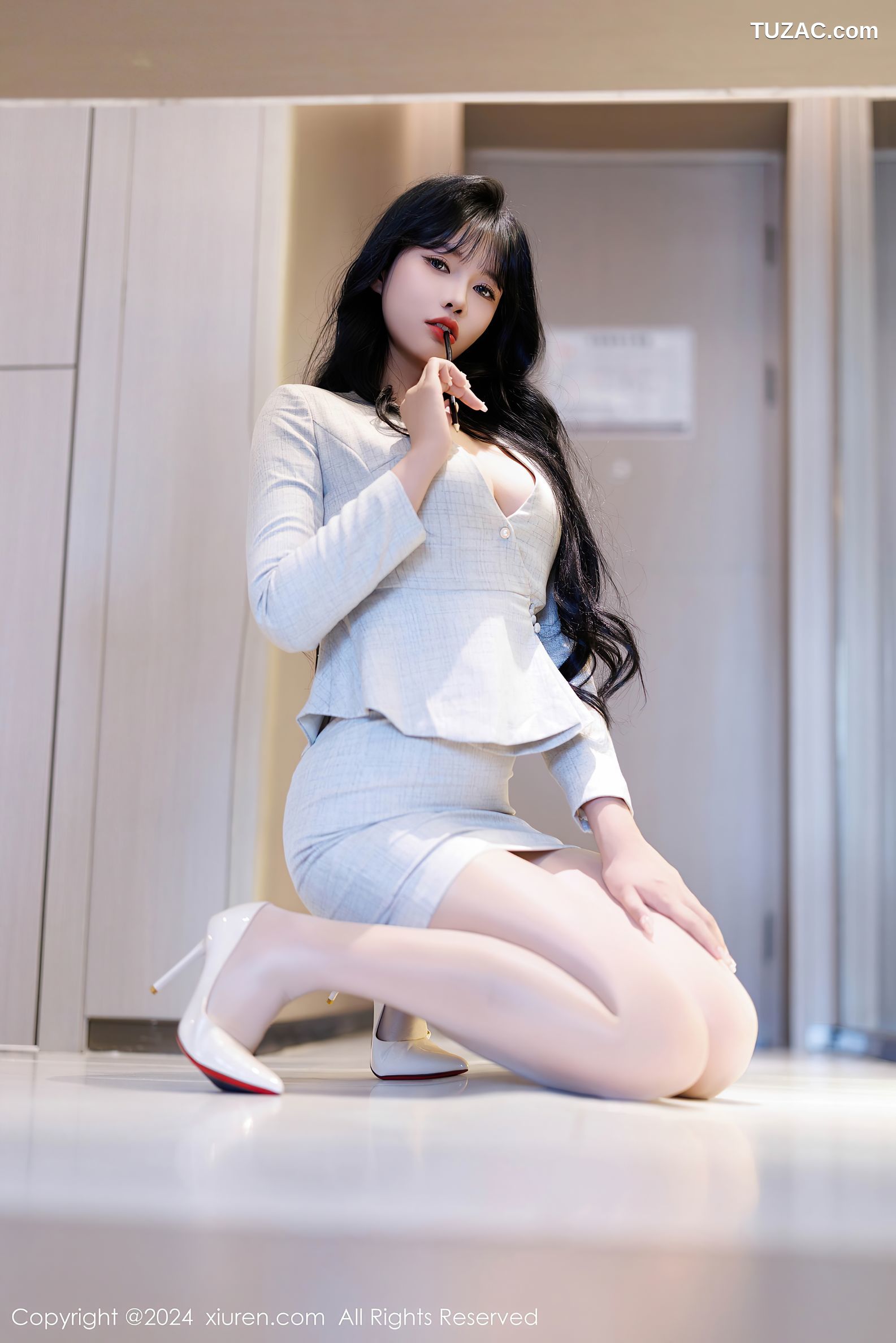 XiuRen秀人网-9398-娜比-OL浅灰低领制服-2024.11.05