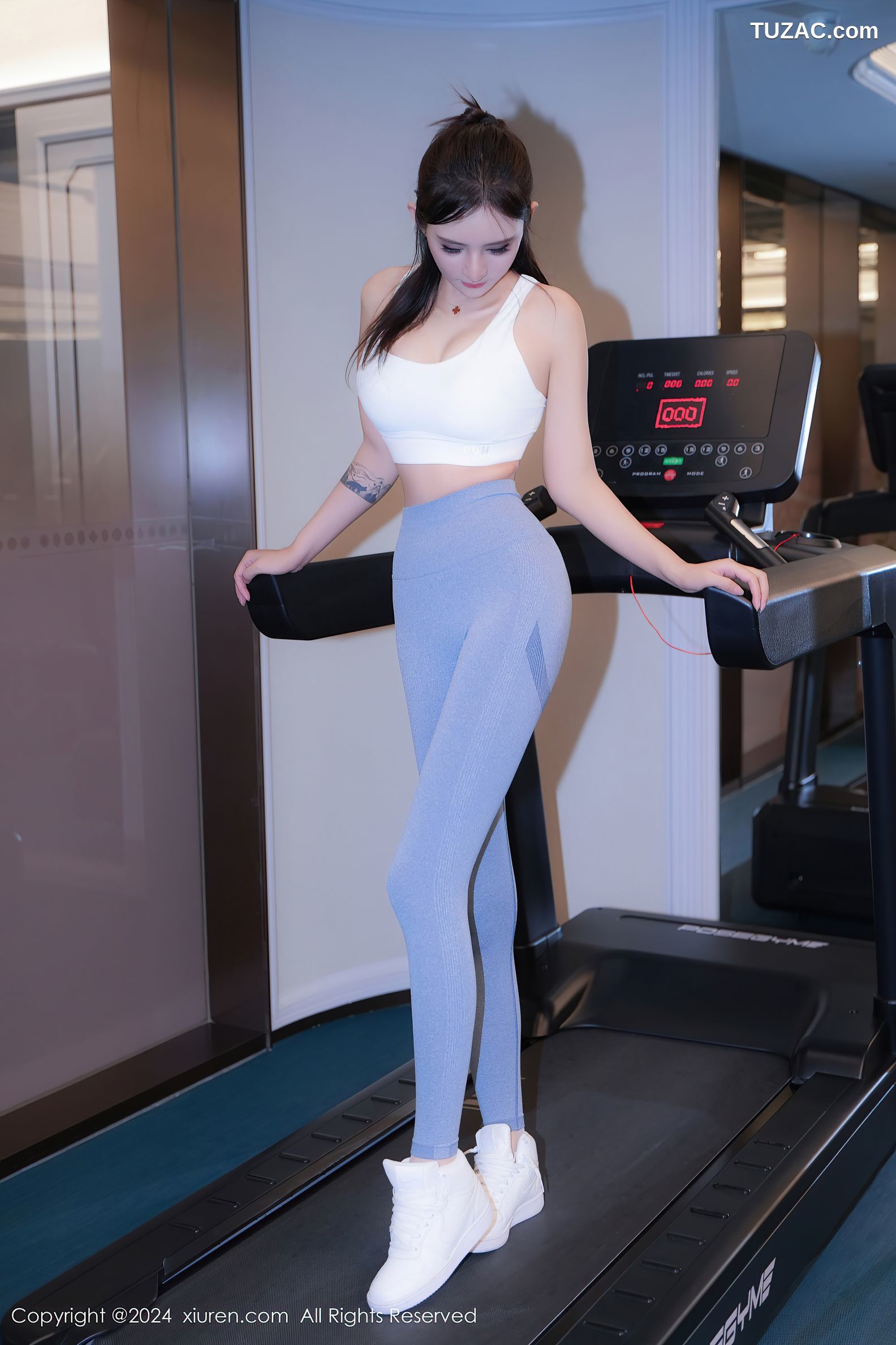 XiuRen秀人网-9407-Emily尹菲-健身美女白背心蓝色瑜伽裤-2024.11.07