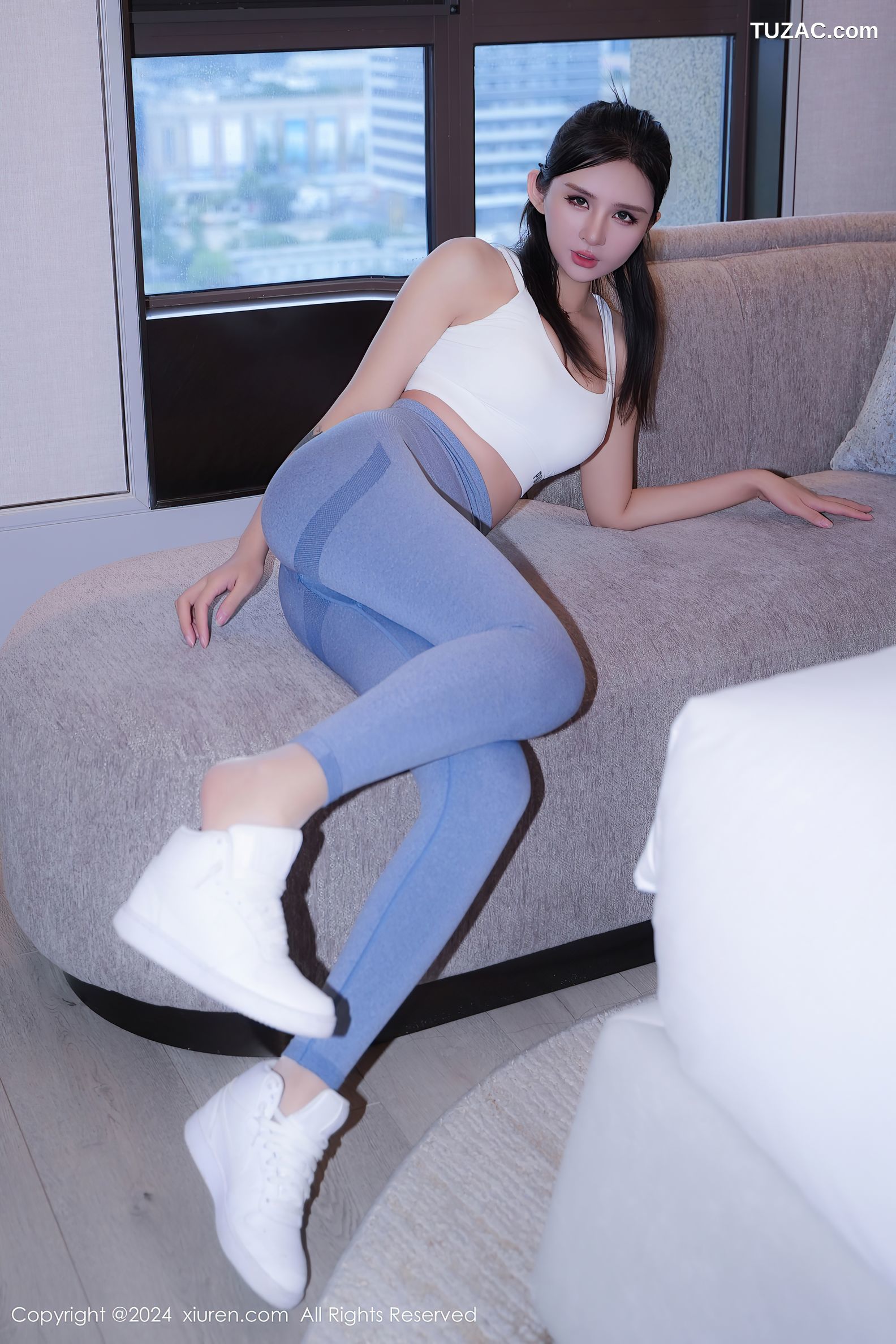 XiuRen秀人网-9407-Emily尹菲-健身美女白背心蓝色瑜伽裤-2024.11.07