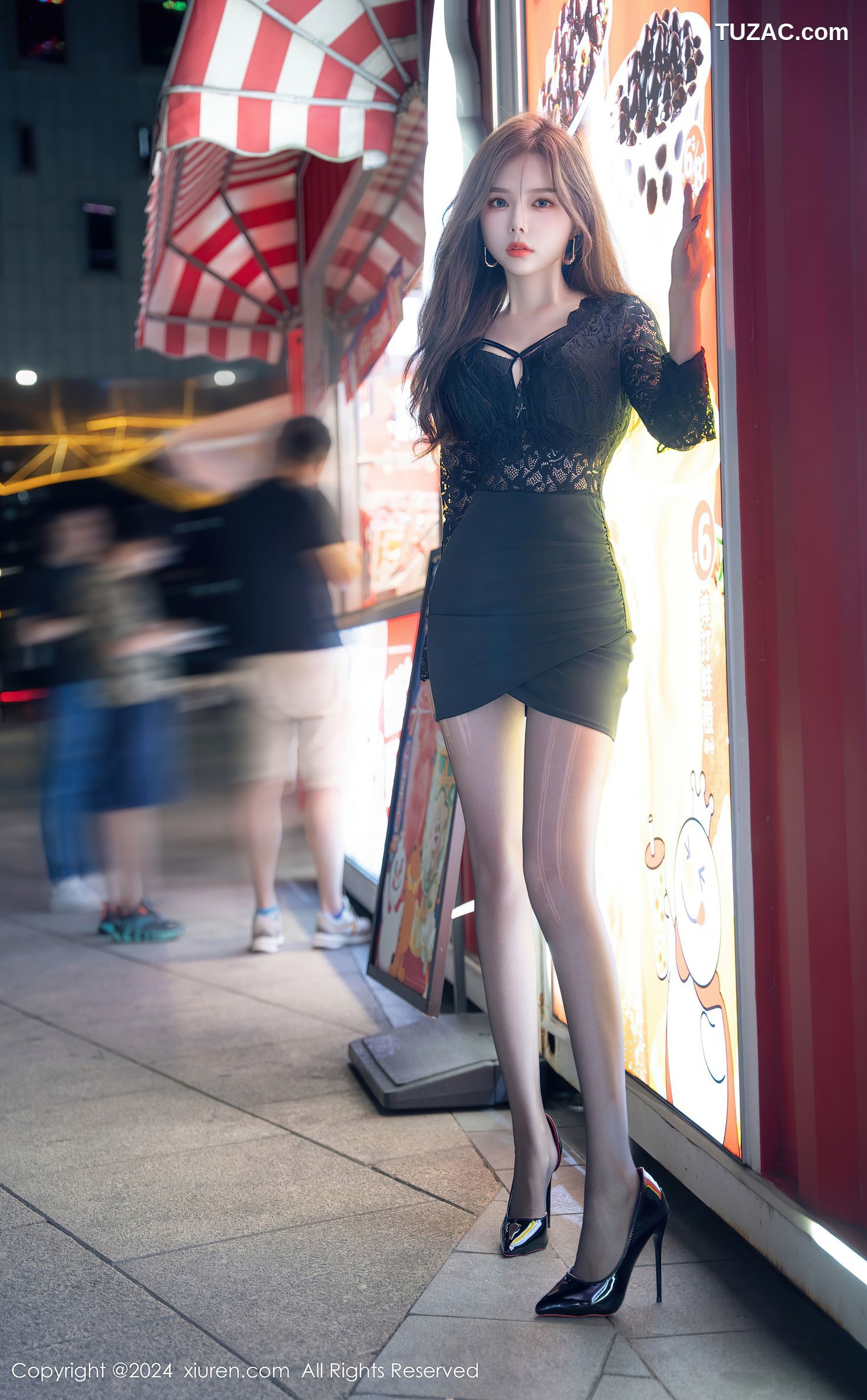 XiuRen秀人网-9408-拍黄瓜girl-黑短裙黑丝美腿-2024.11.07