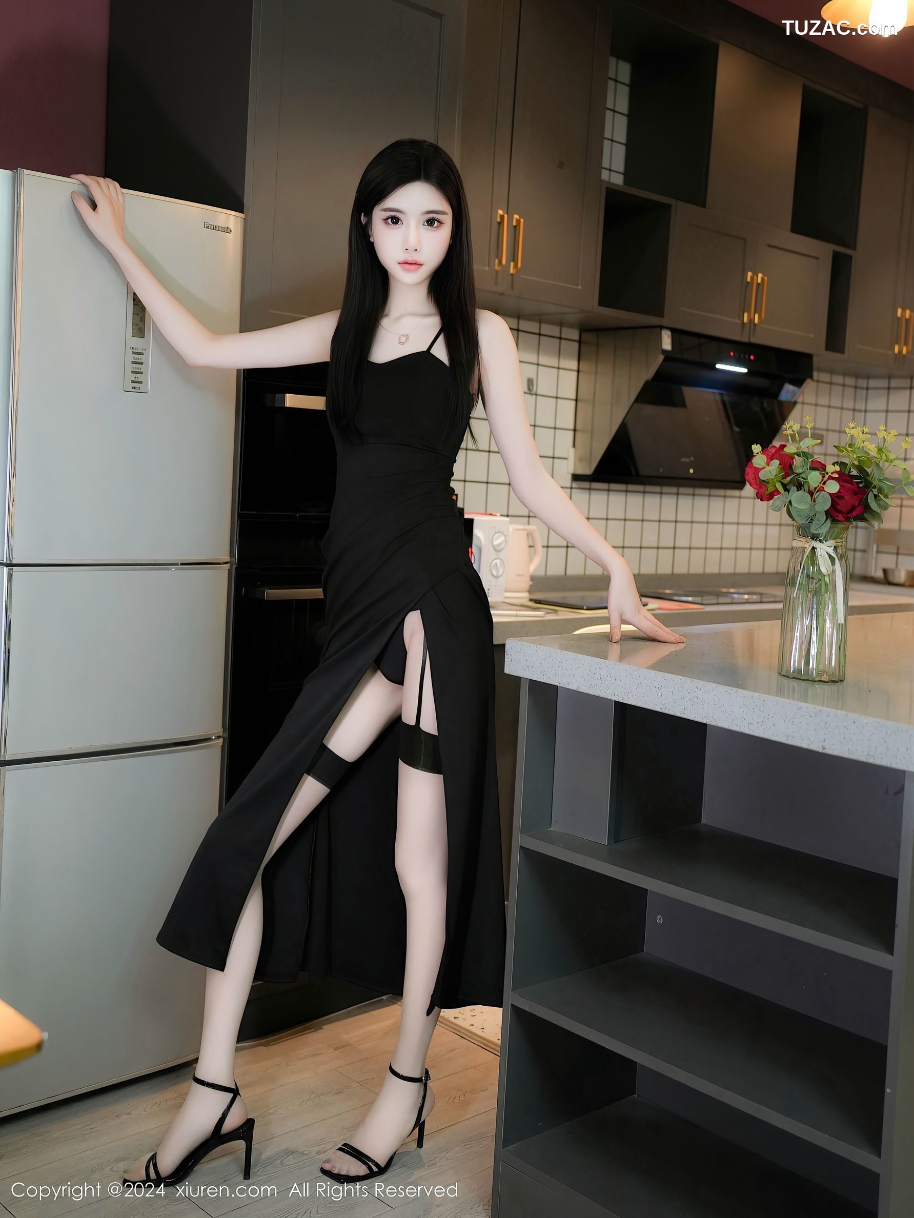 XiuRen秀人网-9419-Erikaki-厨房黑色连衣短裙吊带袜爆乳-2024.11.08