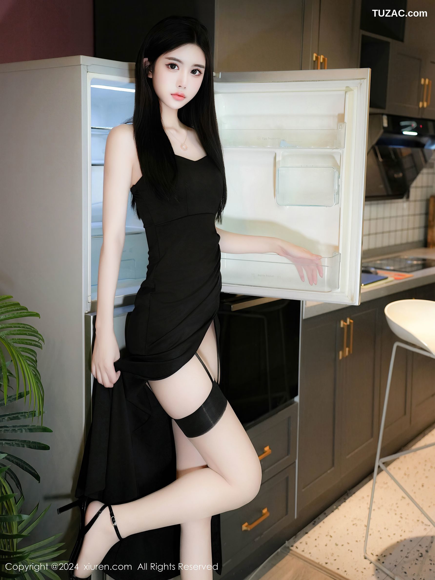 XiuRen秀人网-9419-Erikaki-厨房黑色连衣短裙吊带袜爆乳-2024.11.08