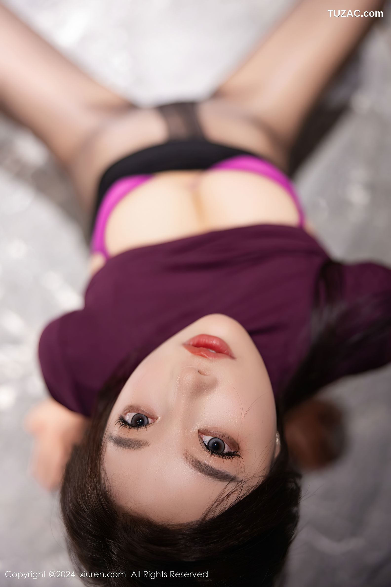 XiuRen秀人网-9421-杨晨晨Yome-紫T黑短裙黑丝翘臀女神-2024.11.08