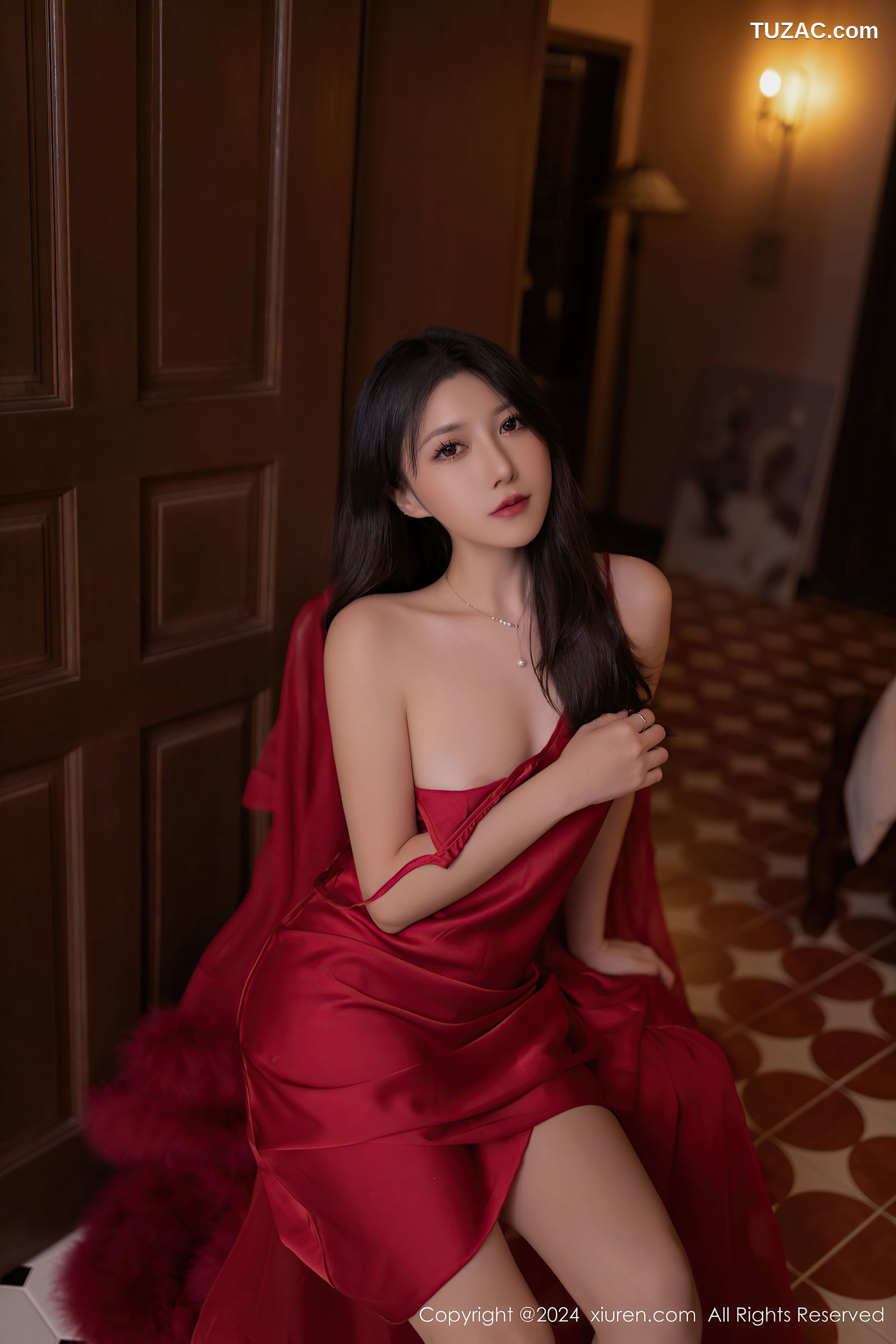 XiuRen秀人网-9422-鱼子酱Fish-红色礼服裙珠链丁字裤-2024.11.08