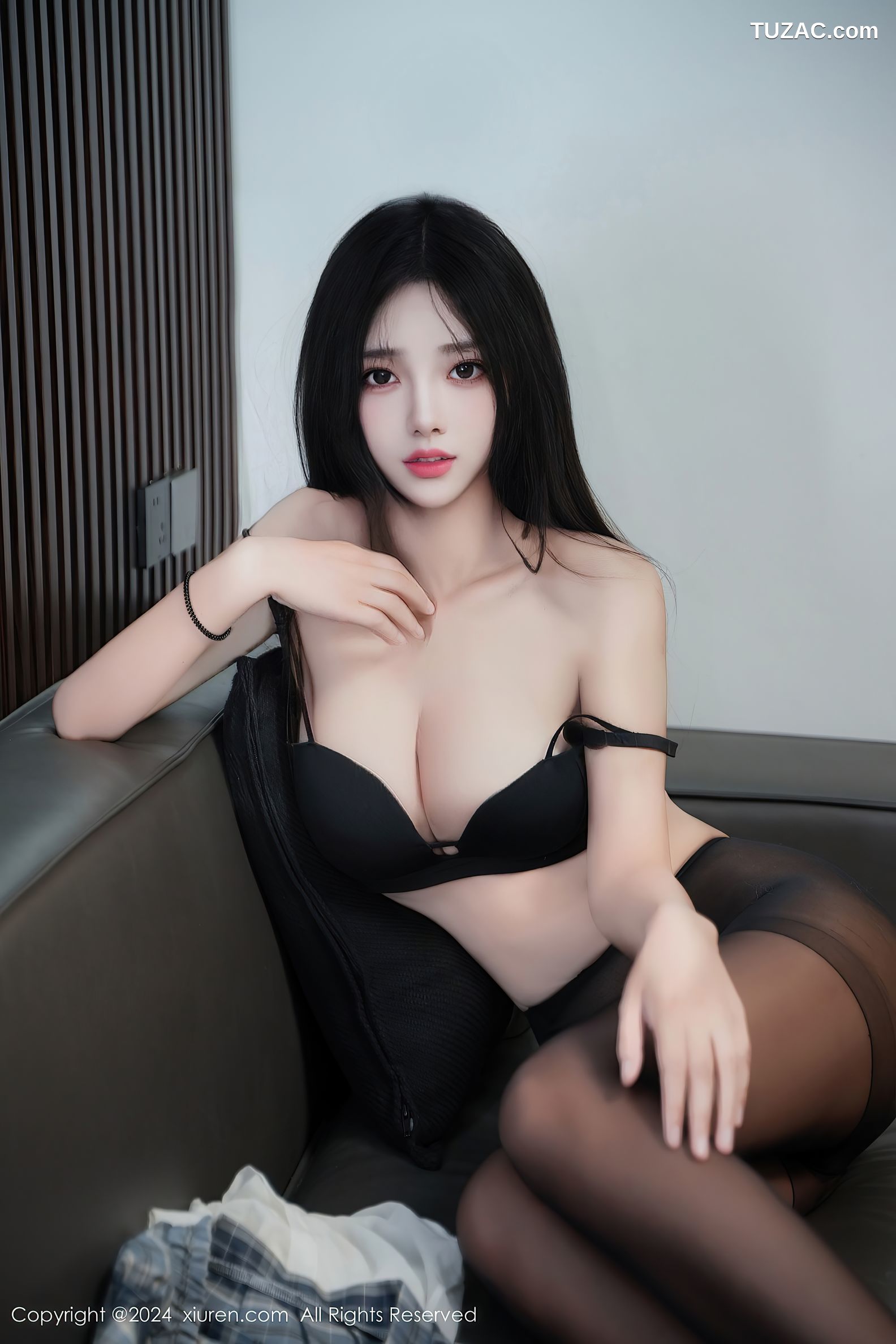 XiuRen秀人网-9440-想做你的猫-白衬衫格子短裙黑丝-2024.11.13