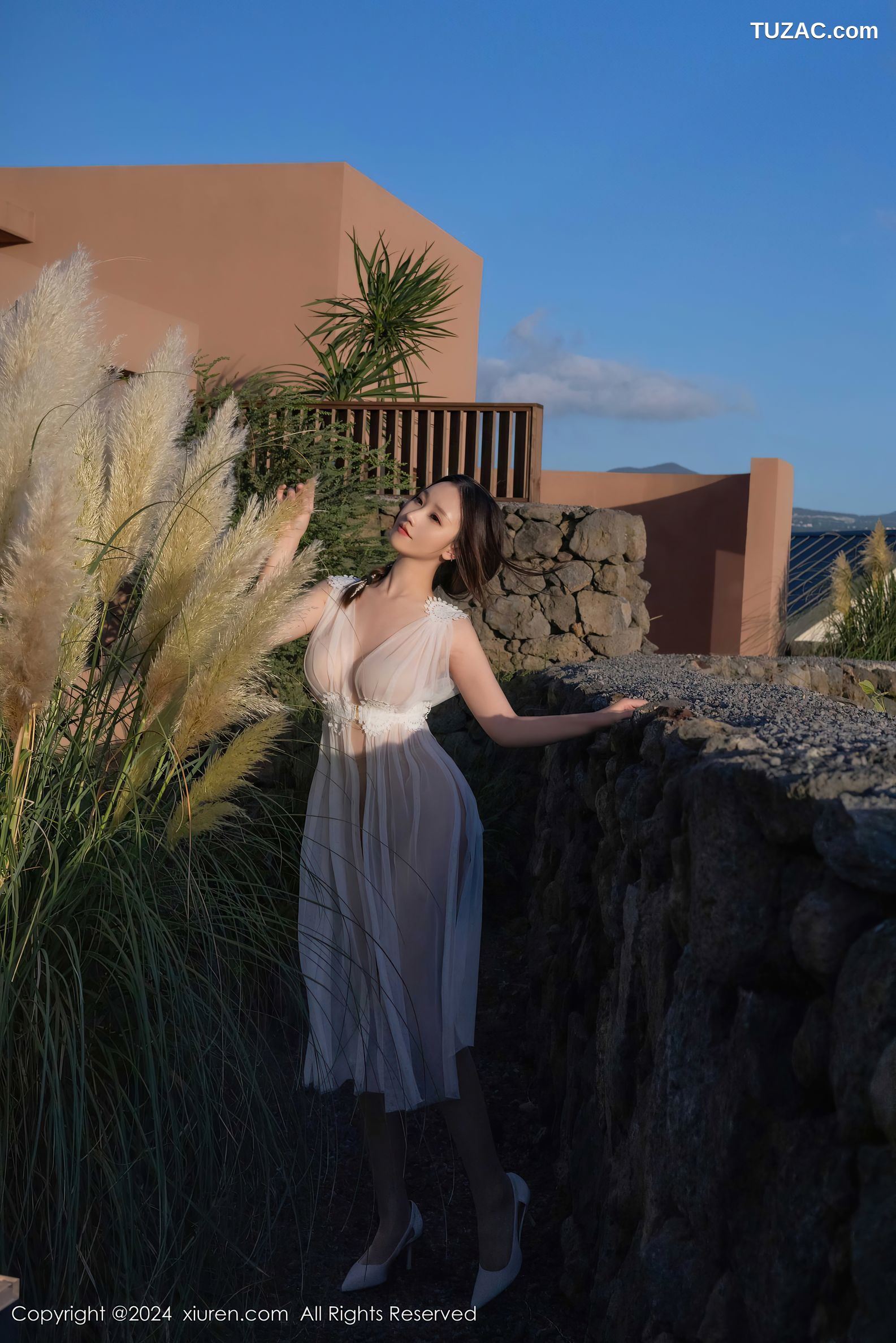 XiuRen秀人网-9442-杏子Yada-轻透白纱裙肉丝美腿-2024.11.13