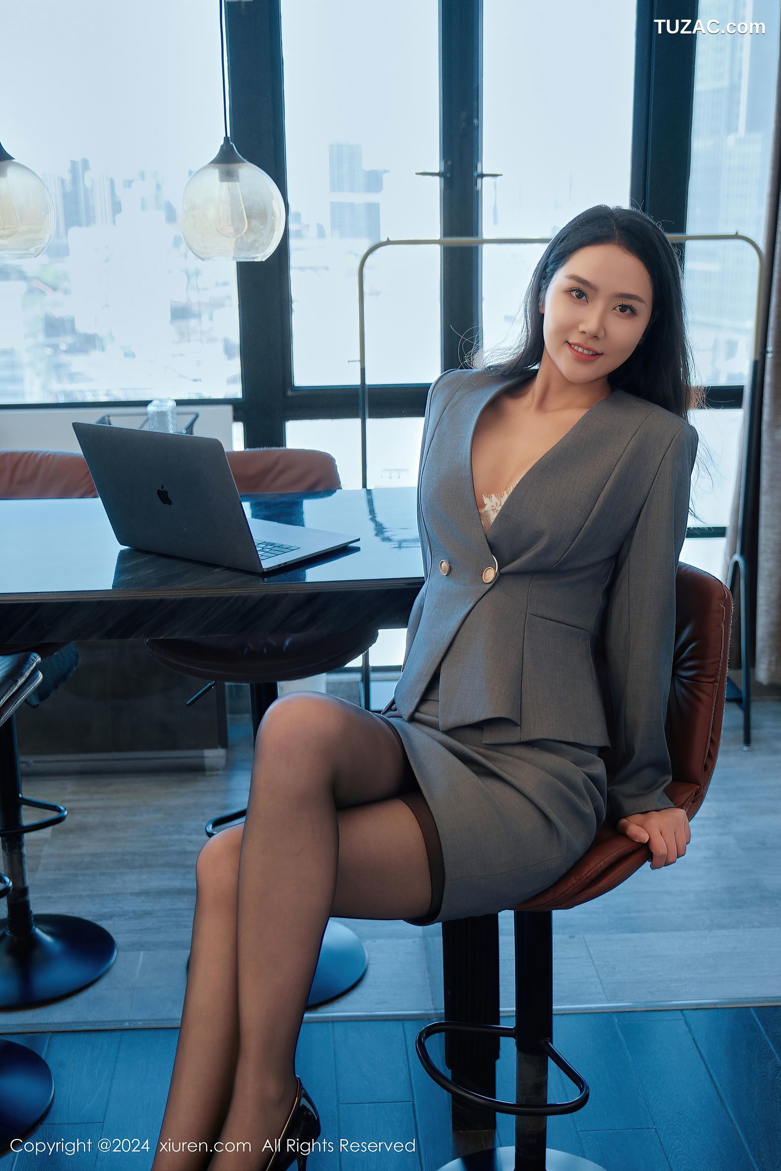 XiuRen秀人网-9444-方子萱-OL灰色短裙制服白蕾丝内衣黑丝-2024.11.14