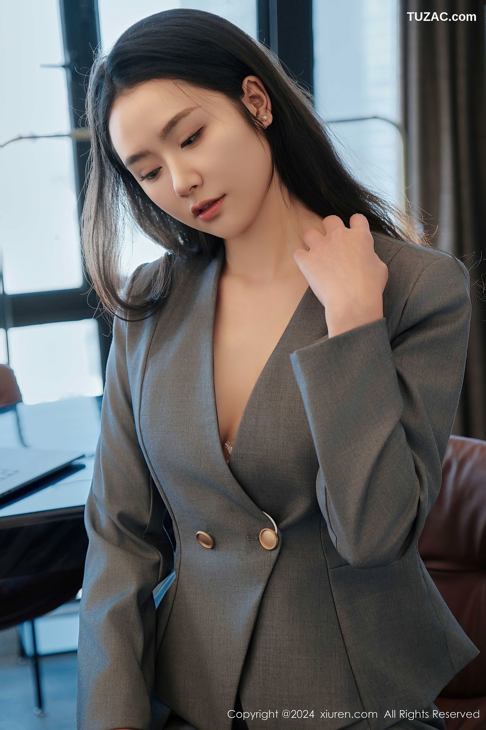 XiuRen秀人网-9444-方子萱-OL灰色短裙制服白蕾丝内衣黑丝-2024.11.14