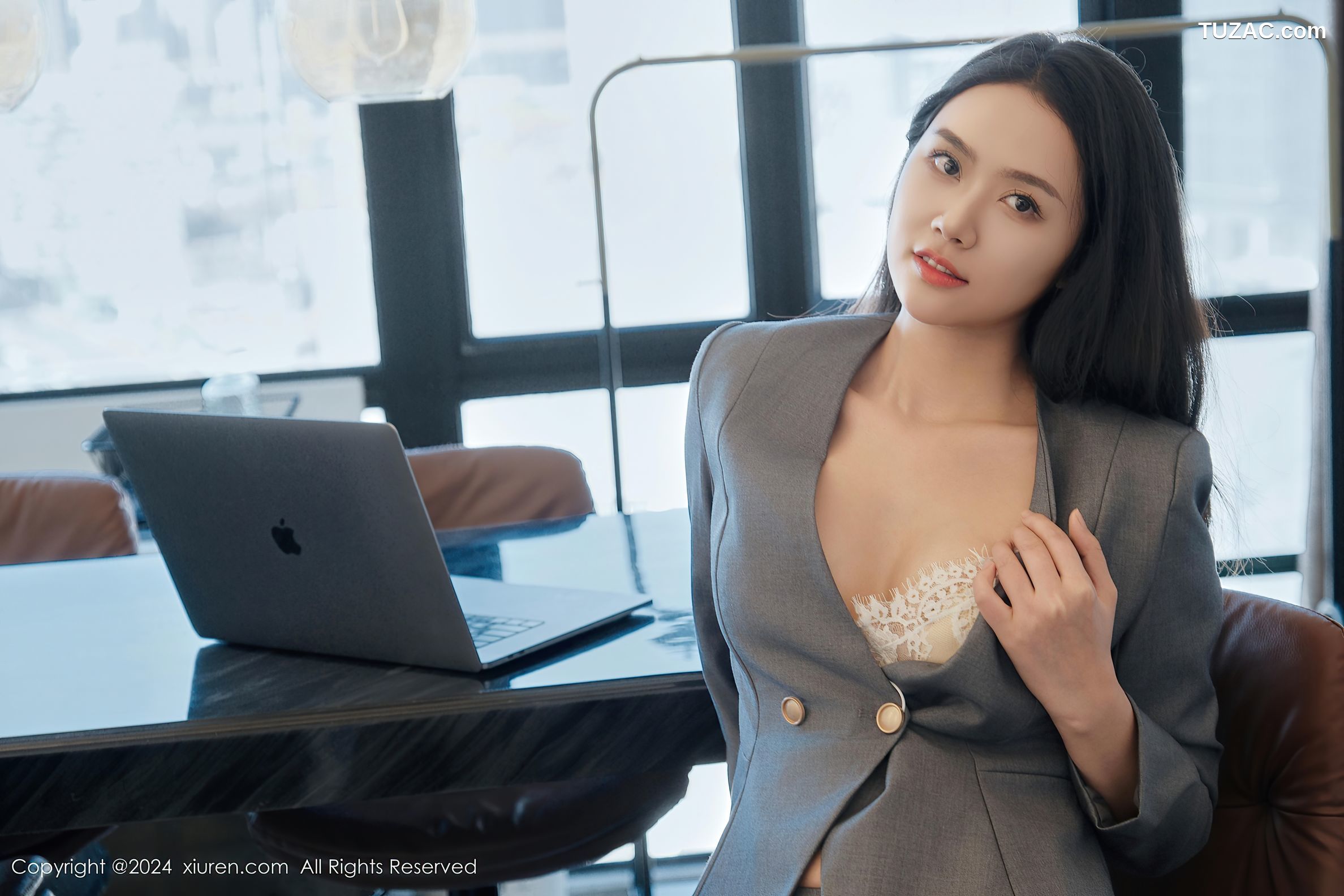 XiuRen秀人网-9444-方子萱-OL灰色短裙制服白蕾丝内衣黑丝-2024.11.14