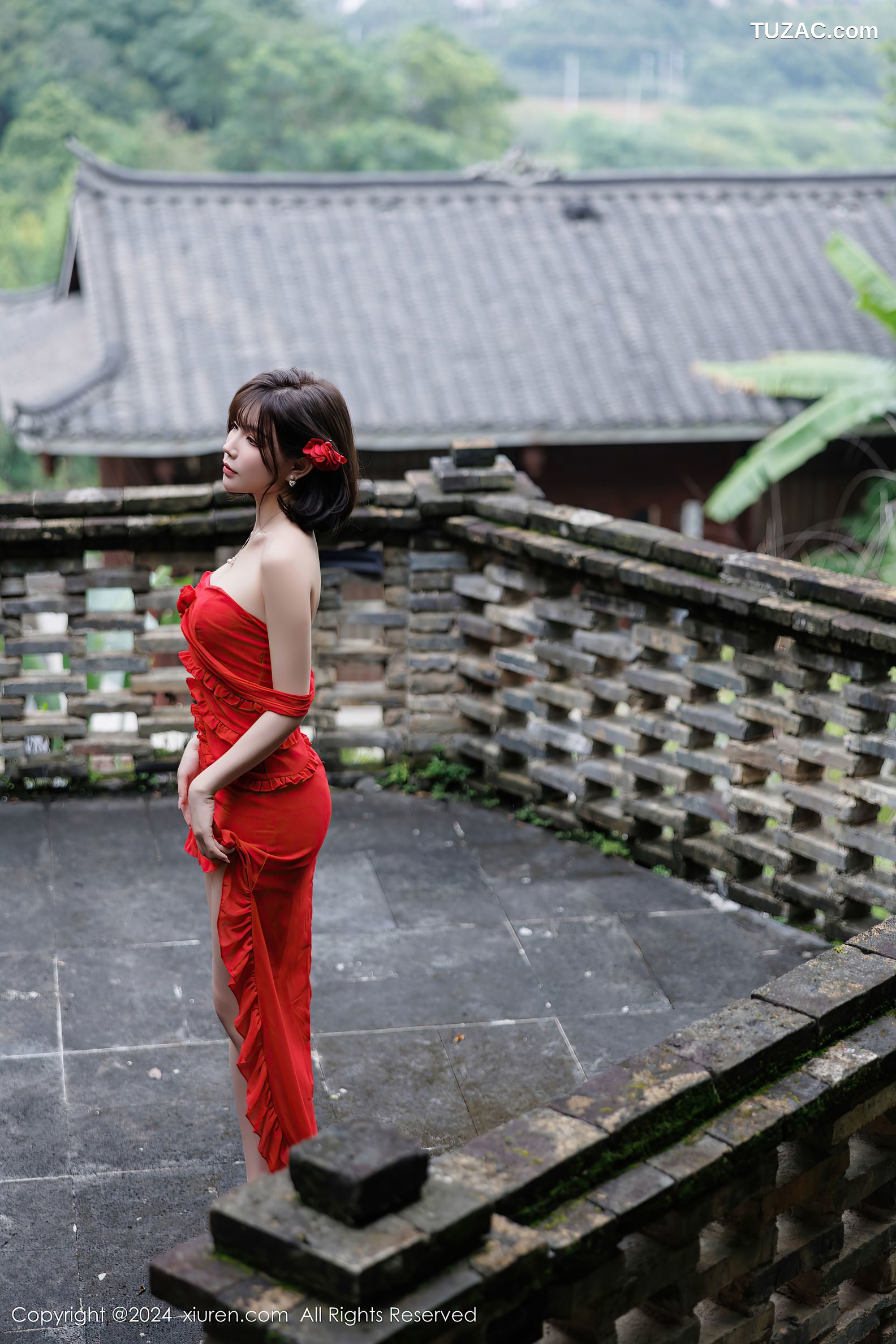 XiuRen秀人网-9449-徐莉芝Booty-古镇户外红裙香肩-2024.11.14