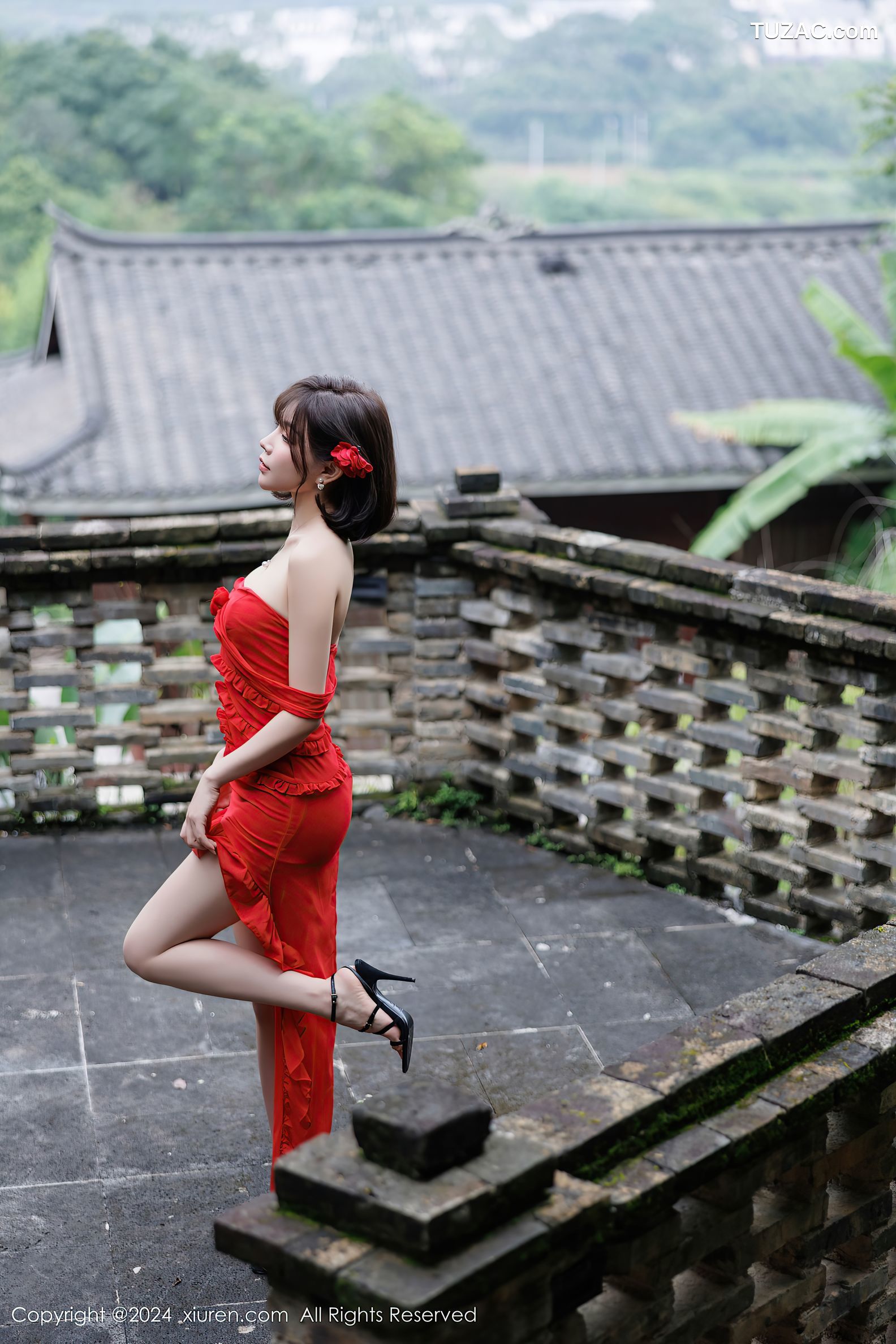 XiuRen秀人网-9449-徐莉芝Booty-古镇户外红裙香肩-2024.11.14