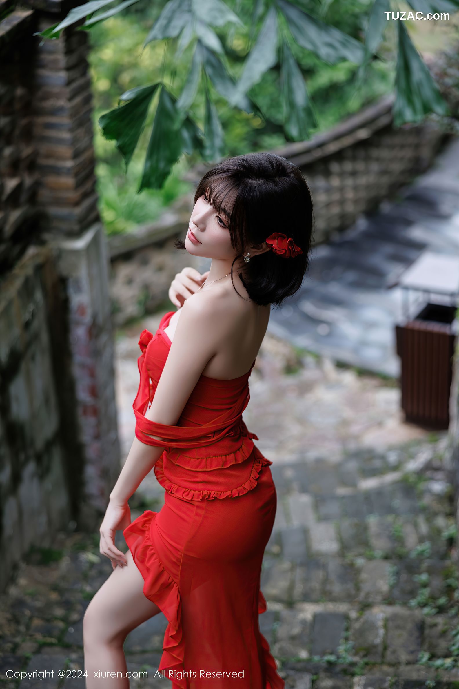 XiuRen秀人网-9449-徐莉芝Booty-古镇户外红裙香肩-2024.11.14