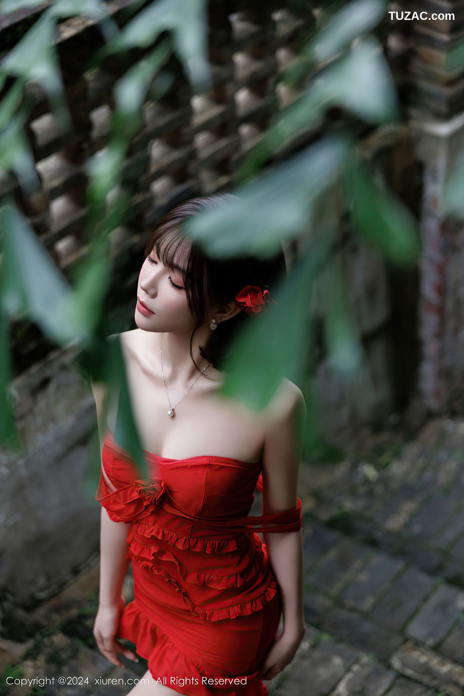 XiuRen秀人网-9449-徐莉芝Booty-古镇户外红裙香肩-2024.11.14