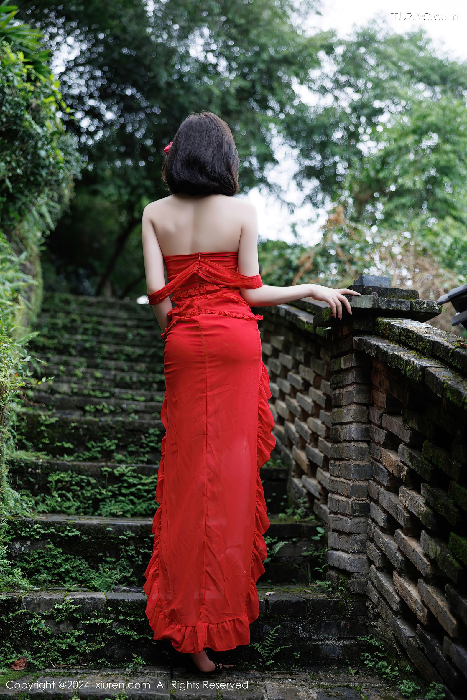 XiuRen秀人网-9449-徐莉芝Booty-古镇户外红裙香肩-2024.11.14