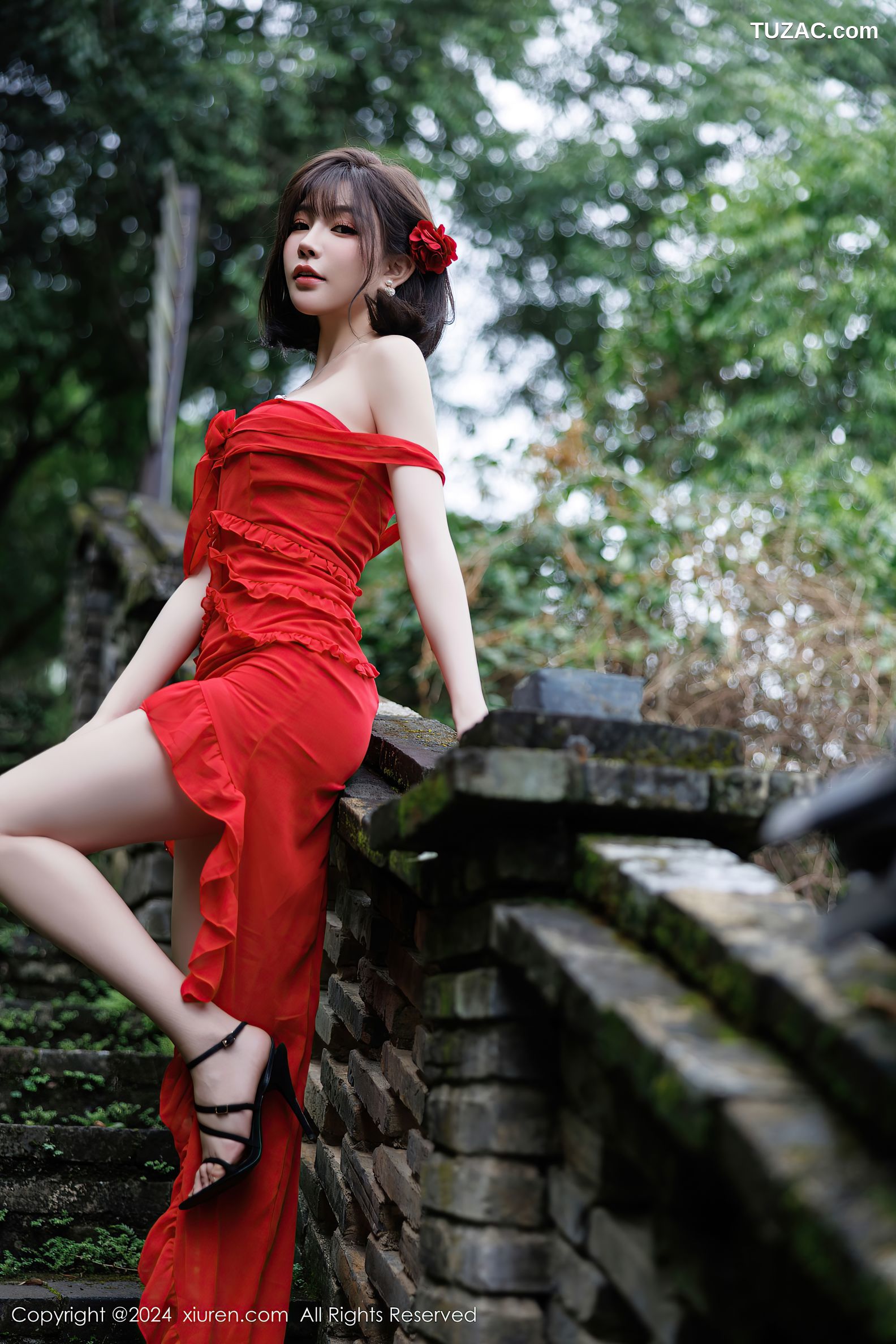 XiuRen秀人网-9449-徐莉芝Booty-古镇户外红裙香肩-2024.11.14