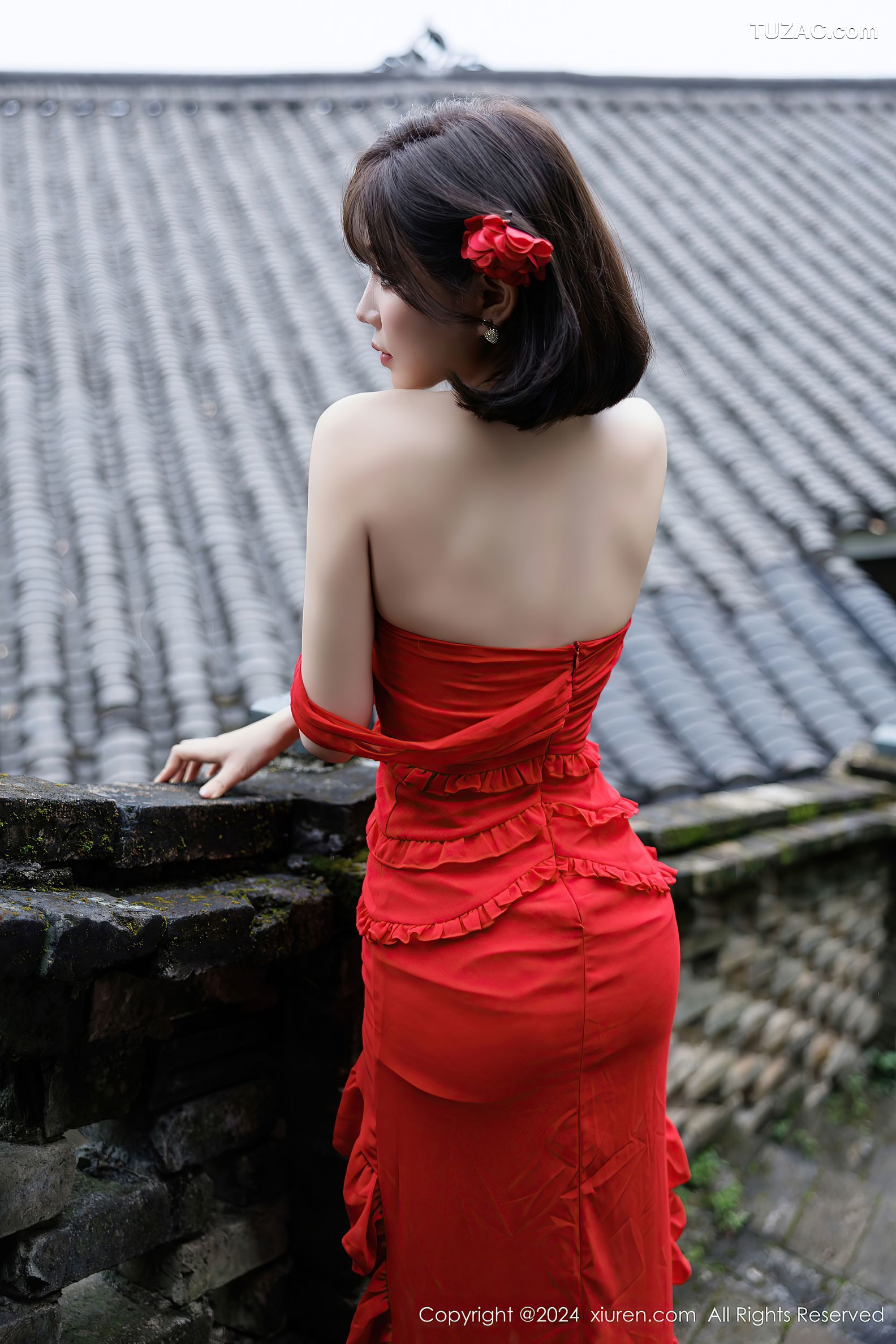 XiuRen秀人网-9449-徐莉芝Booty-古镇户外红裙香肩-2024.11.14