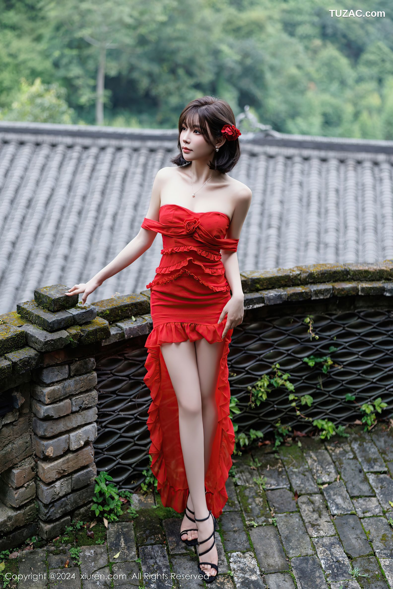 XiuRen秀人网-9449-徐莉芝Booty-古镇户外红裙香肩-2024.11.14