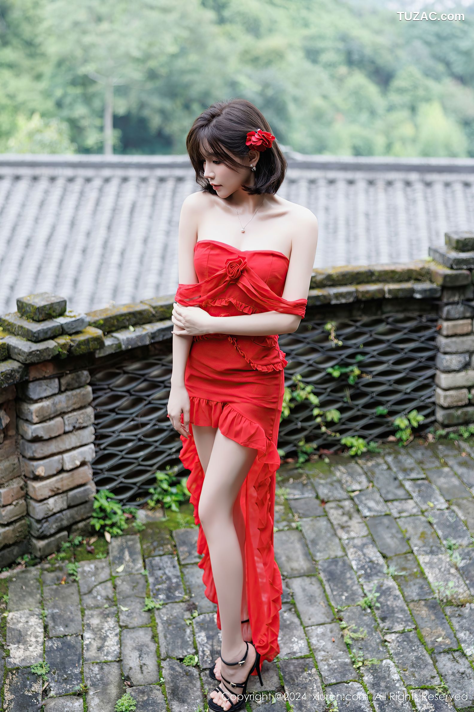 XiuRen秀人网-9449-徐莉芝Booty-古镇户外红裙香肩-2024.11.14