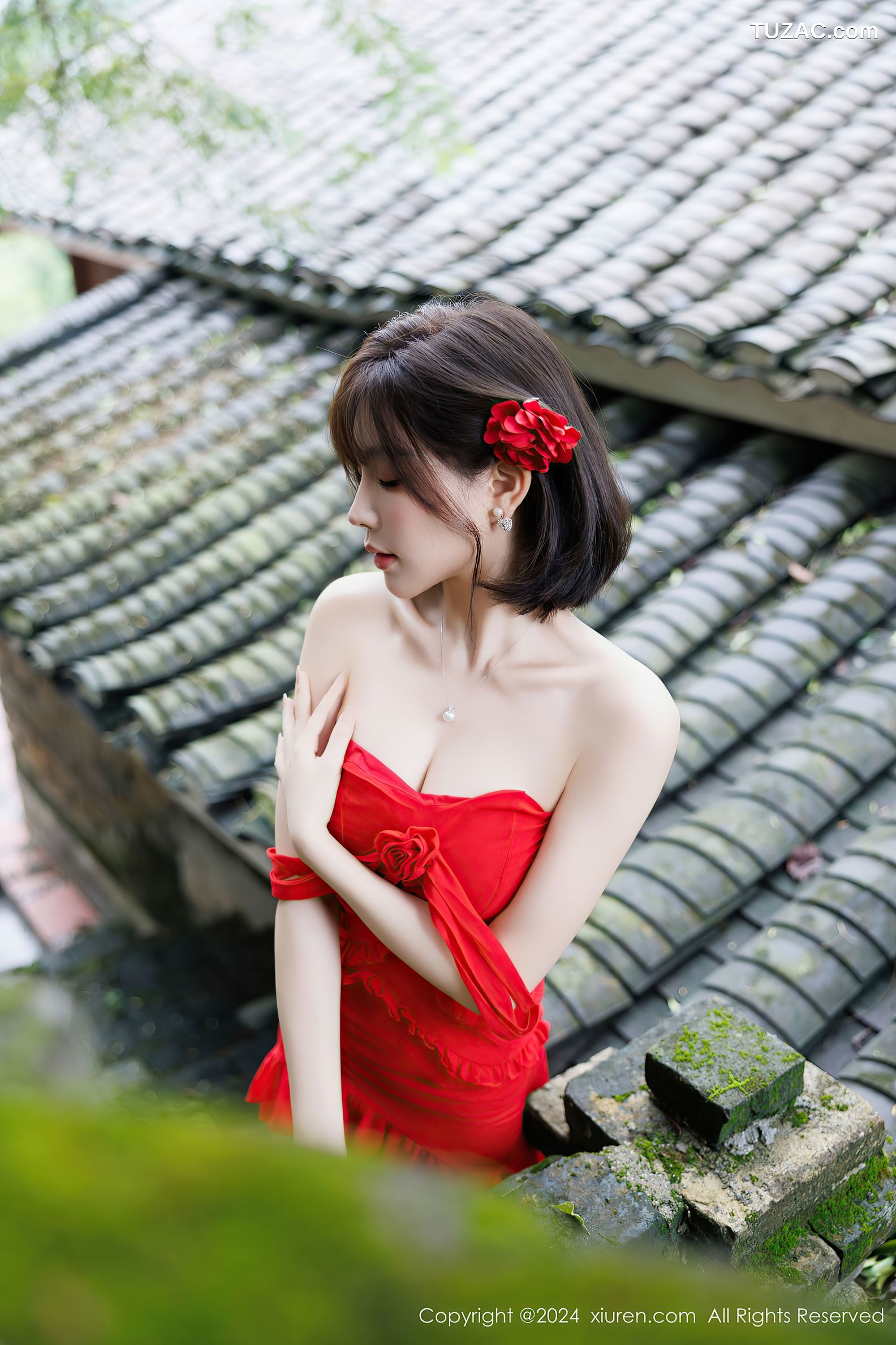 XiuRen秀人网-9449-徐莉芝Booty-古镇户外红裙香肩-2024.11.14