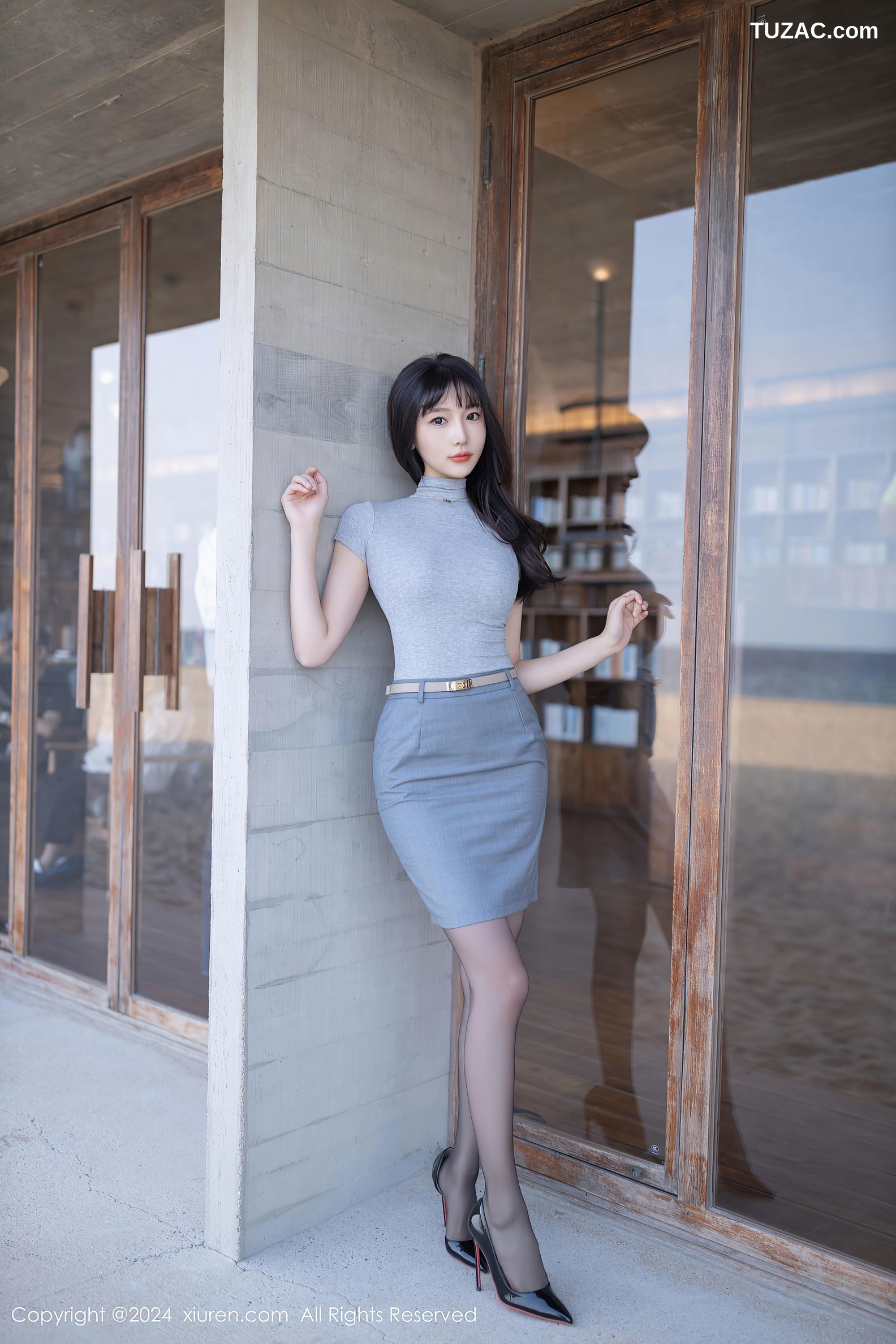 XiuRen秀人网-9450-陆萱萱-OL灰T灰短裙酒红内衣黑丝-2024.11.14