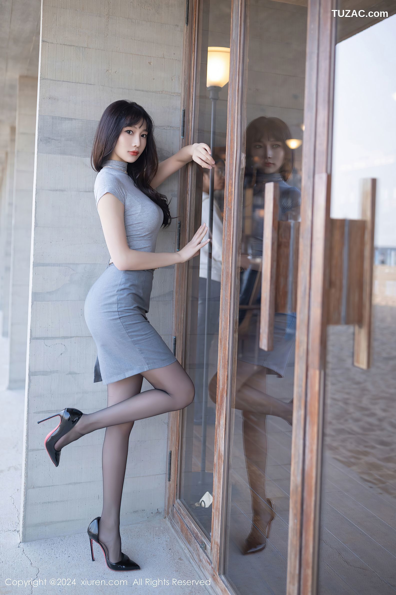 XiuRen秀人网-9450-陆萱萱-OL灰T灰短裙酒红内衣黑丝-2024.11.14