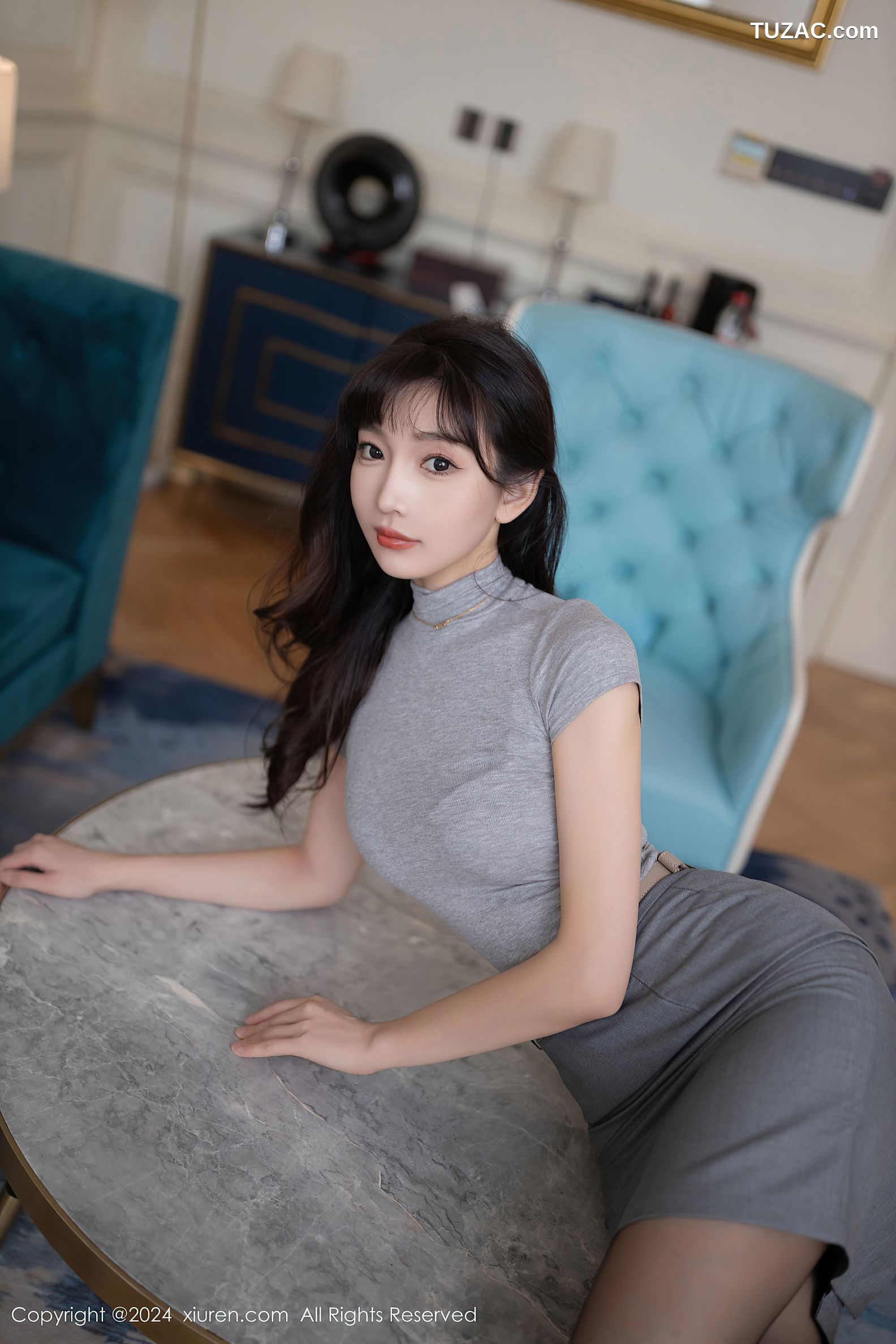 XiuRen秀人网-9450-陆萱萱-OL灰T灰短裙酒红内衣黑丝-2024.11.14