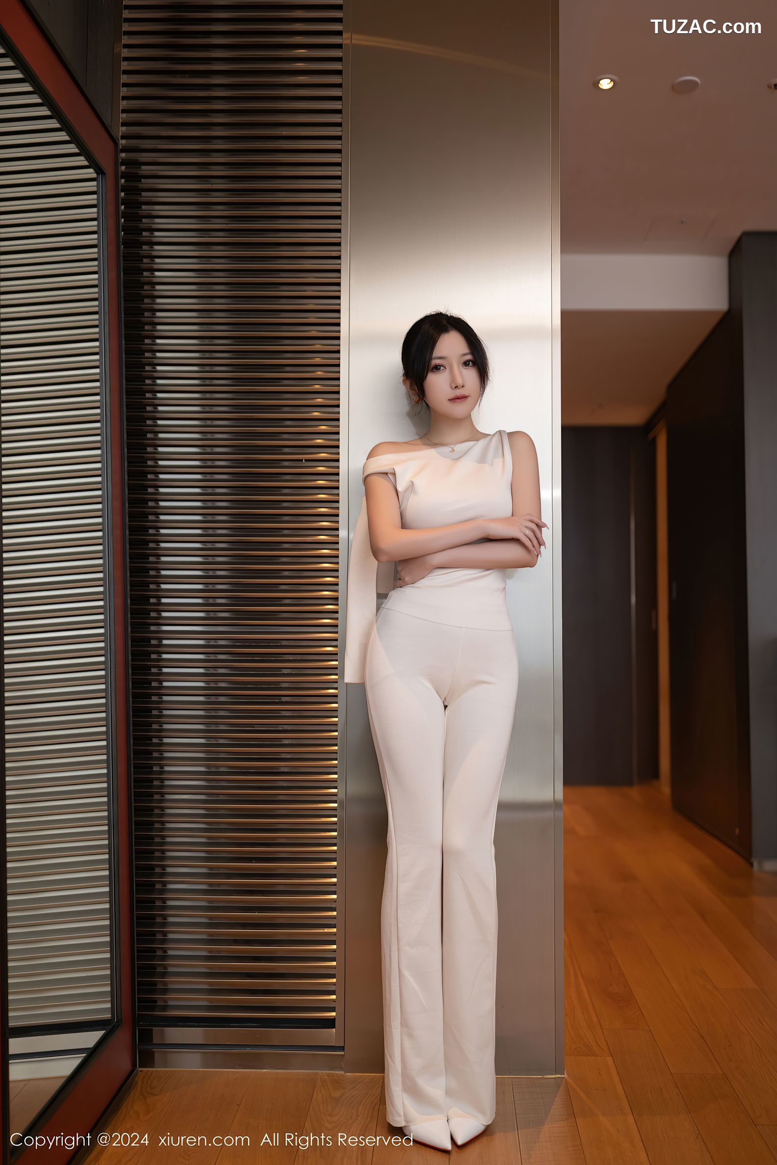 XiuRen秀人网-9457-鱼子酱Fish-白衫白长裤肉丝珍珠内裤-2024.11.15