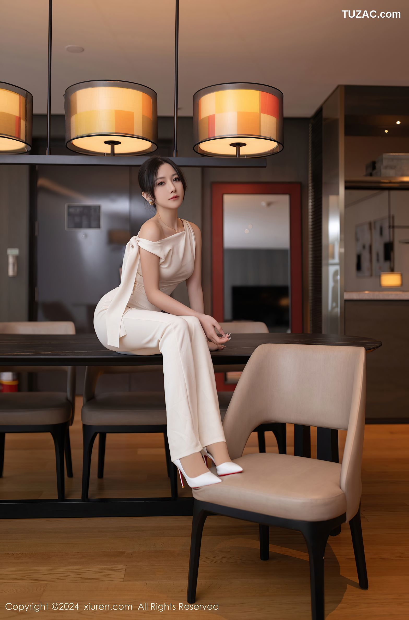 XiuRen秀人网-9457-鱼子酱Fish-白衫白长裤肉丝珍珠内裤-2024.11.15