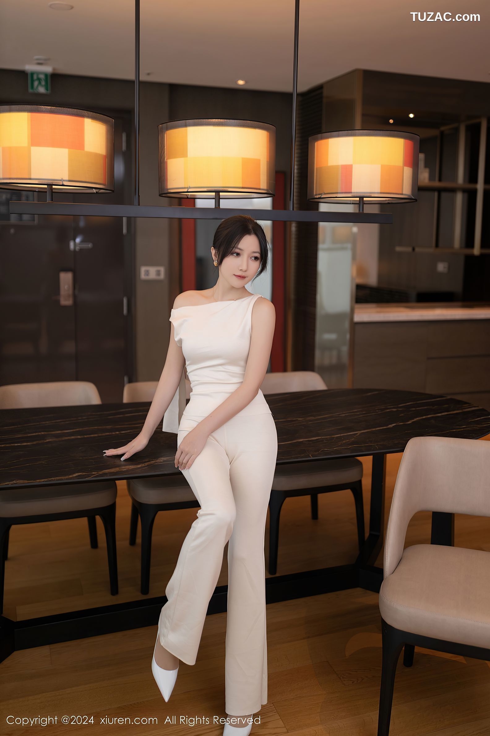 XiuRen秀人网-9457-鱼子酱Fish-白衫白长裤肉丝珍珠内裤-2024.11.15