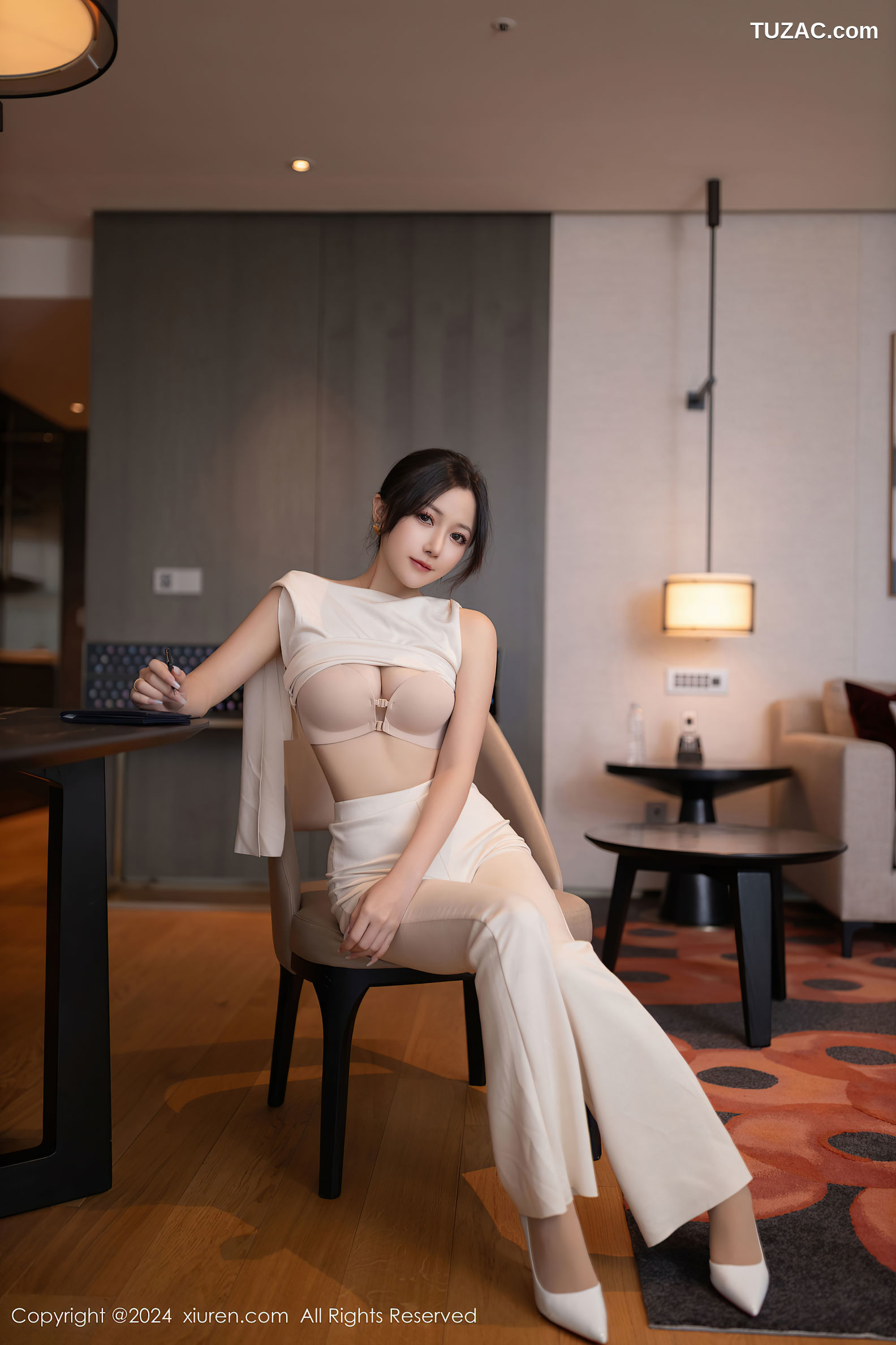 XiuRen秀人网-9457-鱼子酱Fish-白衫白长裤肉丝珍珠内裤-2024.11.15