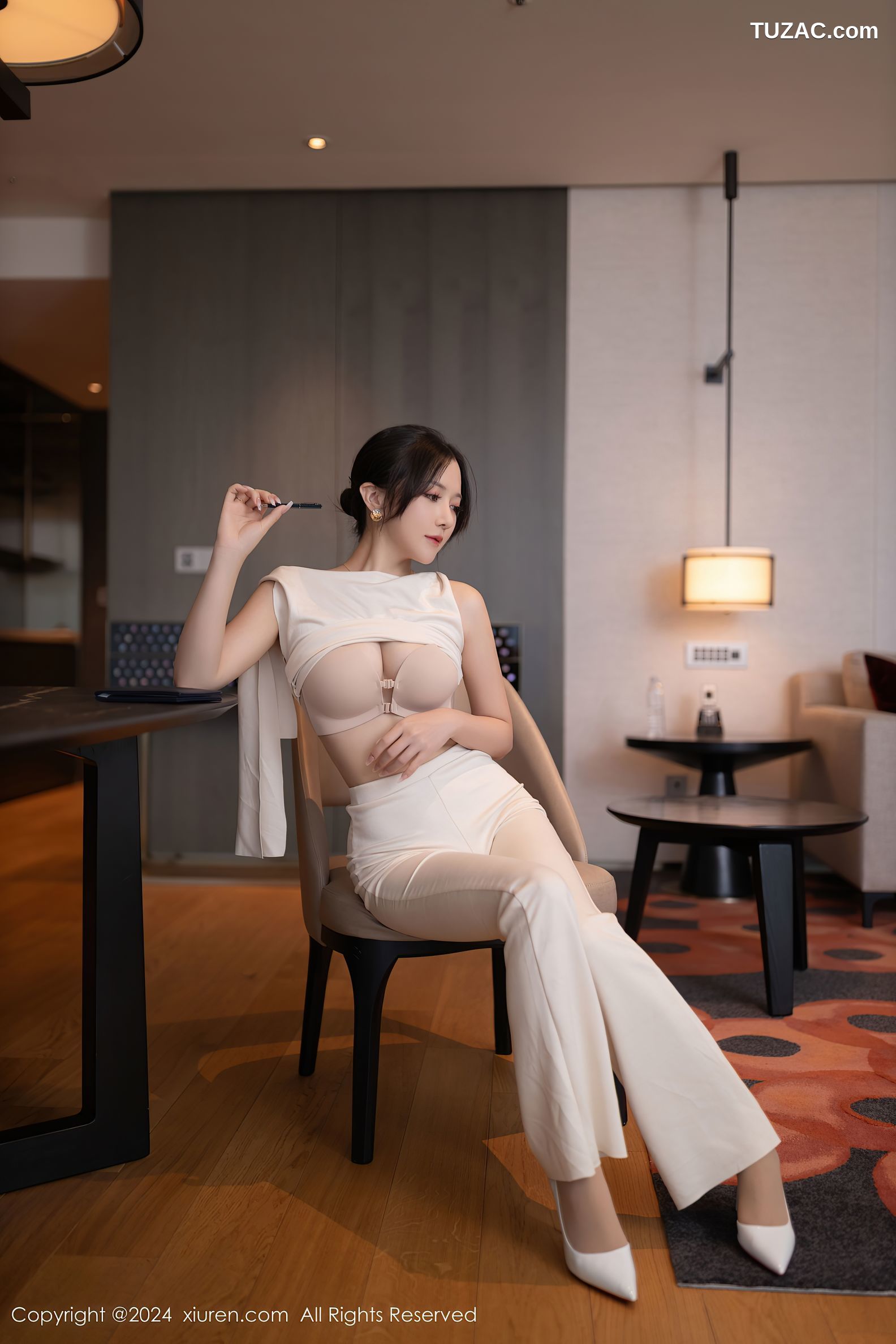 XiuRen秀人网-9457-鱼子酱Fish-白衫白长裤肉丝珍珠内裤-2024.11.15