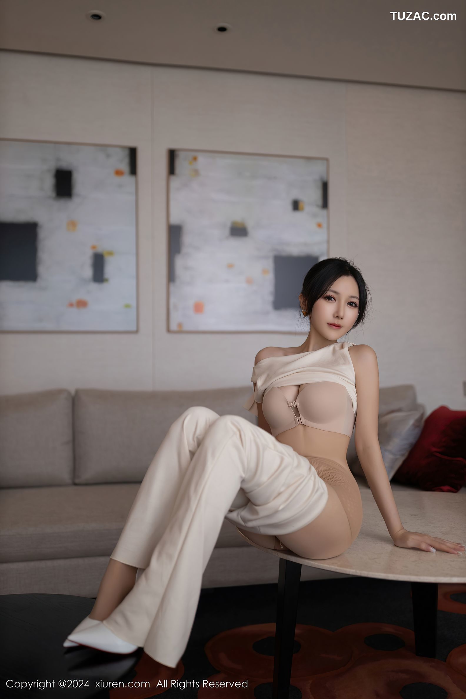 XiuRen秀人网-9457-鱼子酱Fish-白衫白长裤肉丝珍珠内裤-2024.11.15