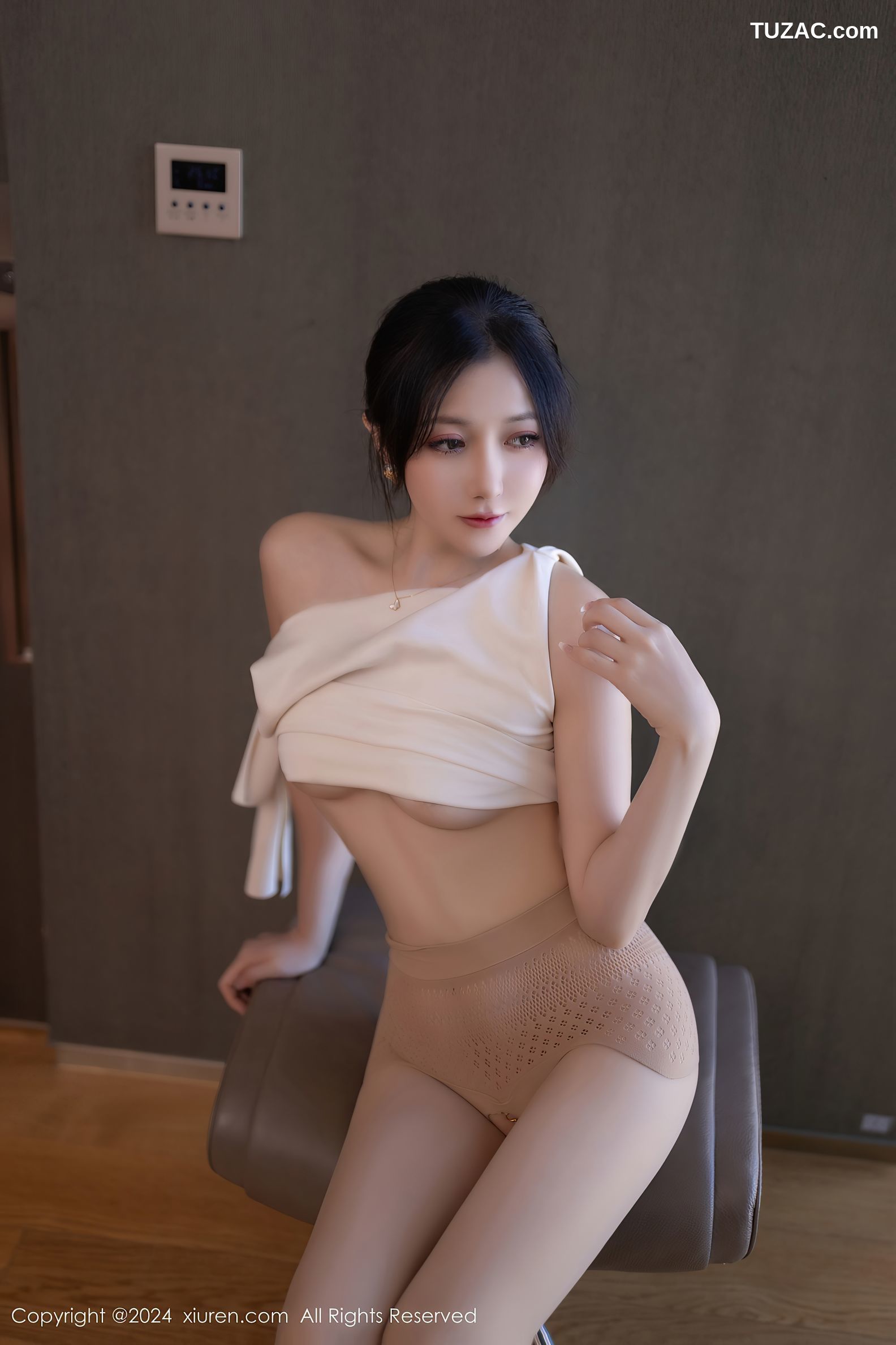 XiuRen秀人网-9457-鱼子酱Fish-白衫白长裤肉丝珍珠内裤-2024.11.15