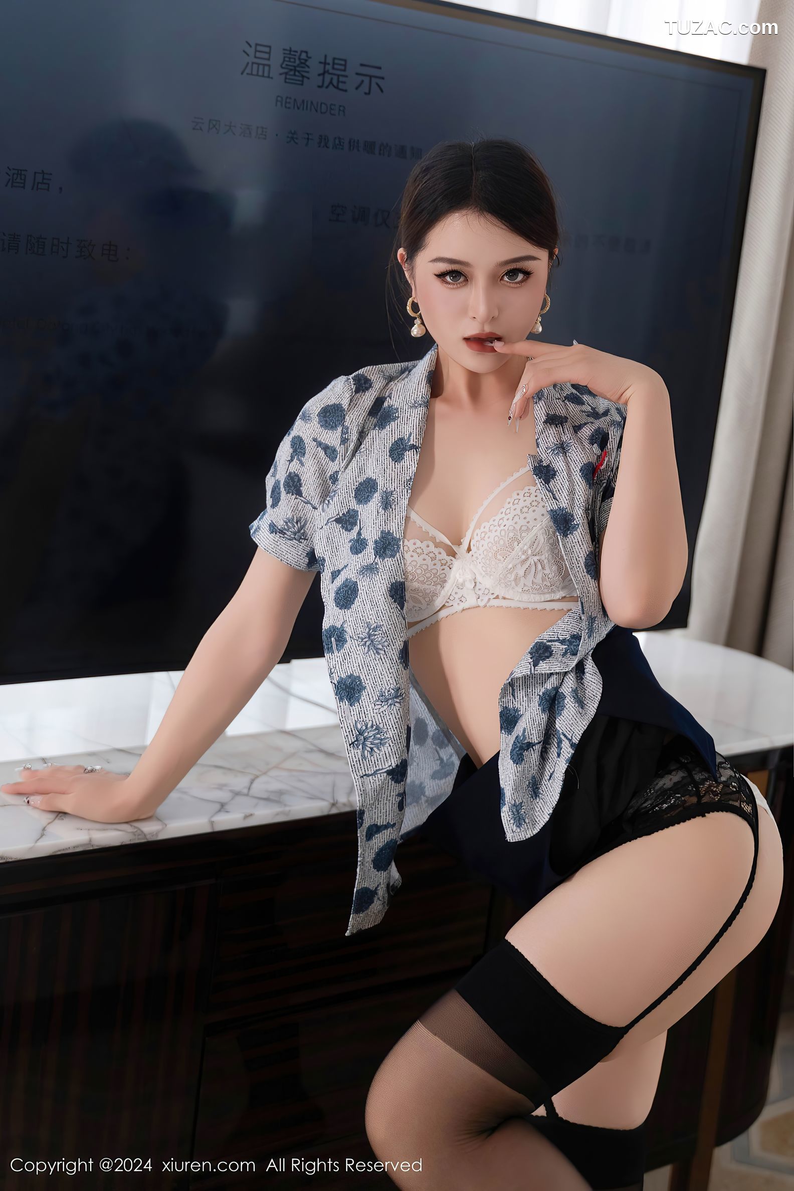 XiuRen秀人网-9459-灿宝-空姐制服黑短裙白内衣黑丝翘臀诱惑-2024.11.18