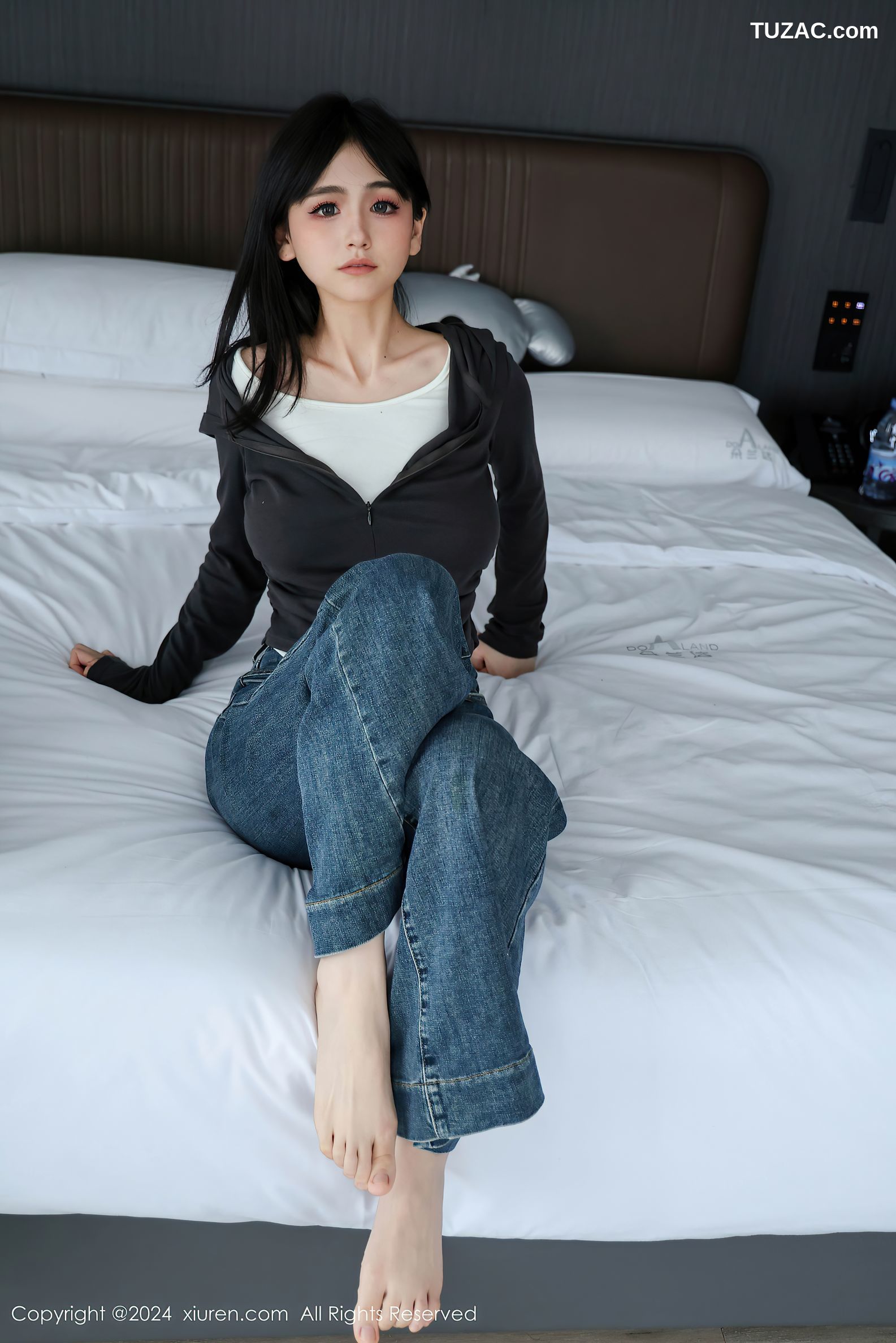 XiuRen秀人网-9464-奶芙乔乔-黑T牛仔裤-透视黑丝连体衣爆乳-2024.11.19