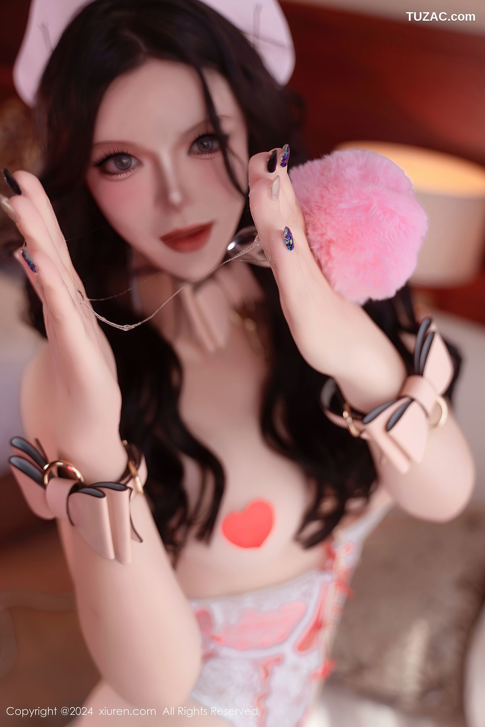 XiuRen秀人网-9466-伊丽莎有点白-情趣粉色护士服蕾丝内衣爆乳-2024.11.19