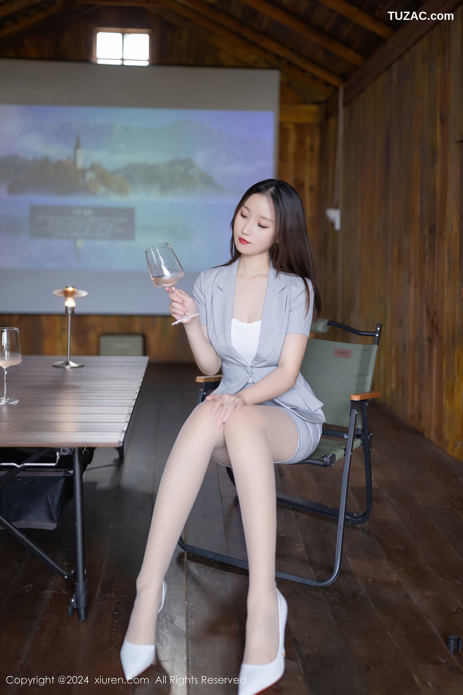 XiuRen秀人网-9474-杏子Yada-OL灰色裙装白色吊带-2024.11.20