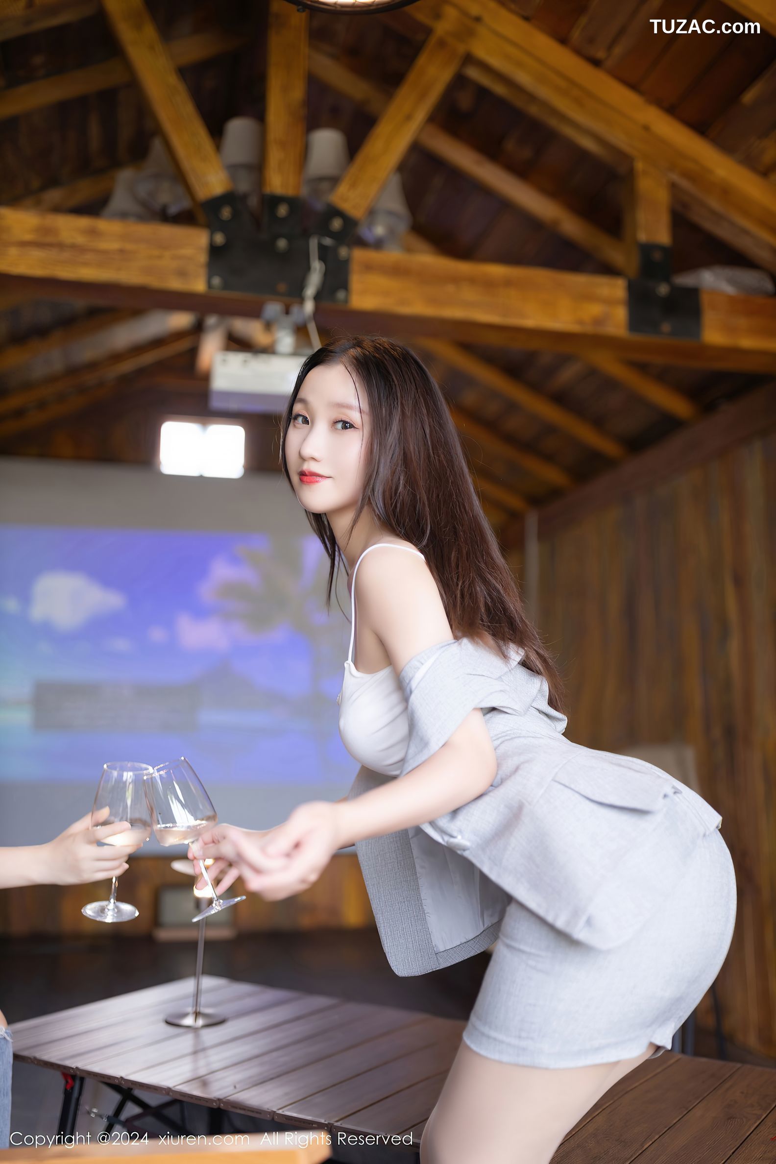 XiuRen秀人网-9474-杏子Yada-OL灰色裙装白色吊带-2024.11.20