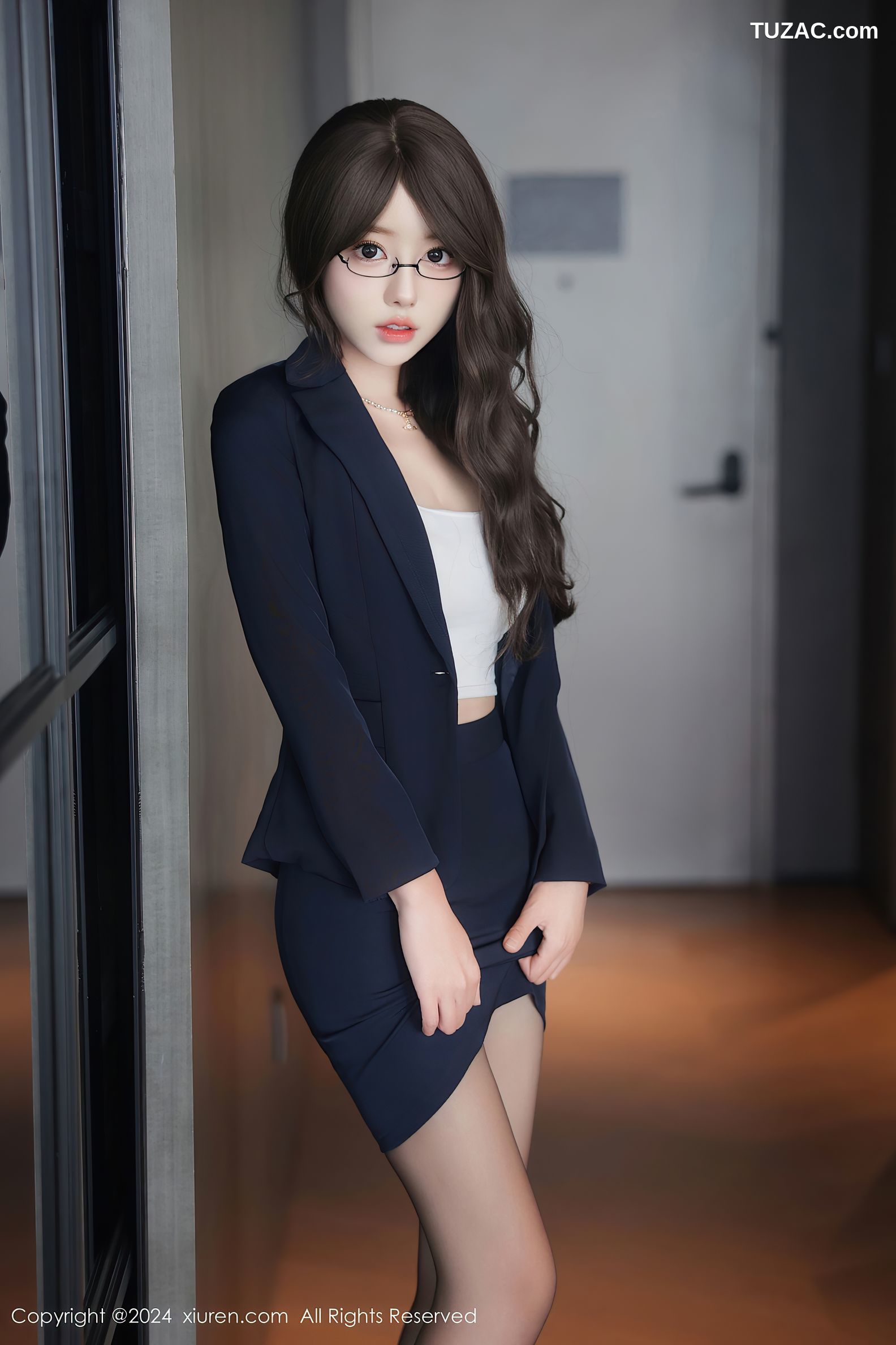 XiuRen秀人网-9486-桃妖夭-OL深蓝裙装白色内衣黑丝-2024.11.22