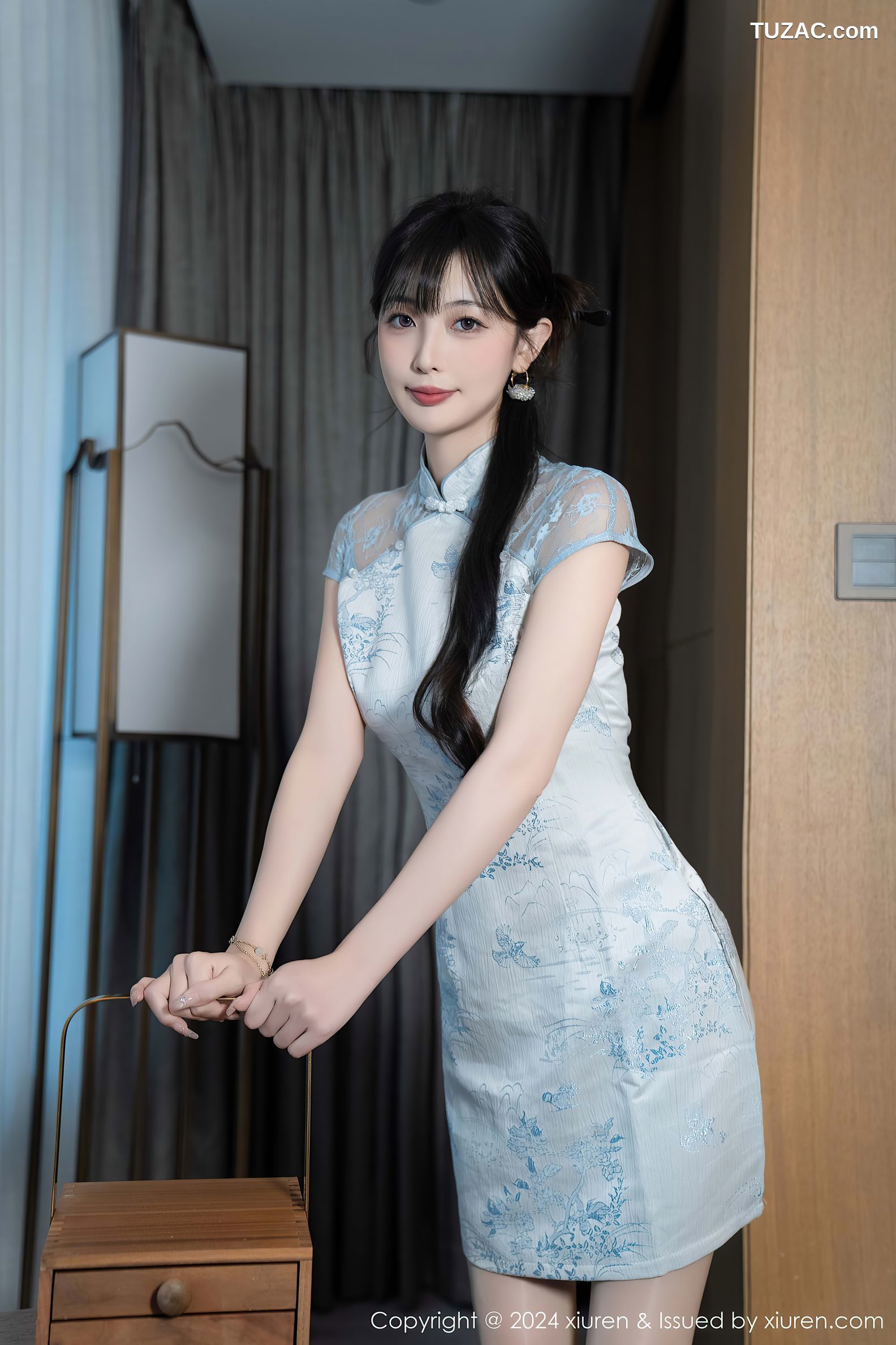 XiuRen秀人网-9487-林星阑-淡蓝旗袍-白色内衣丁字裤-2024.11.22