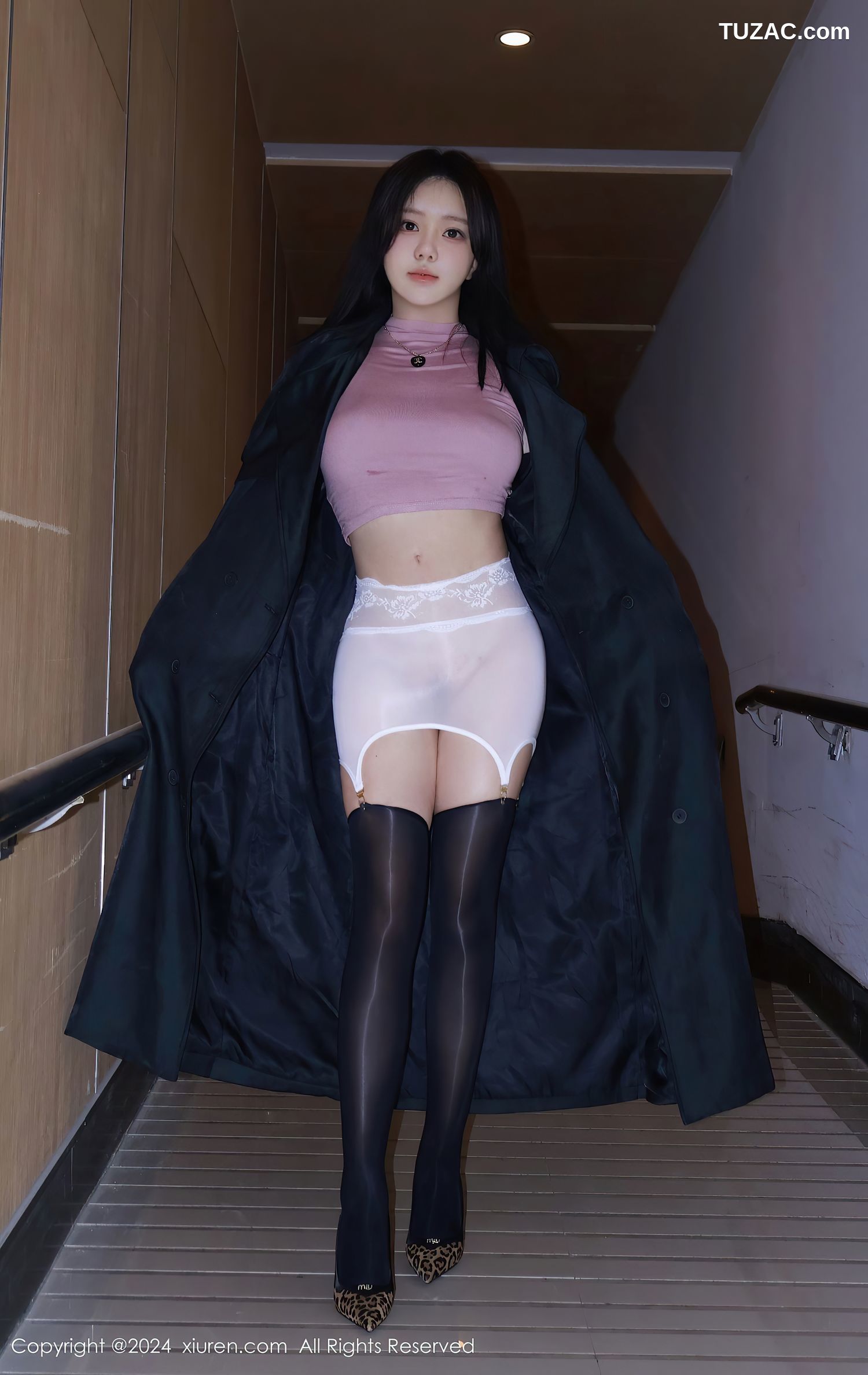 XiuRen秀人网-9489-小薯条nienie-黑大衣内露出-连体肉丝透视-2024.11.22