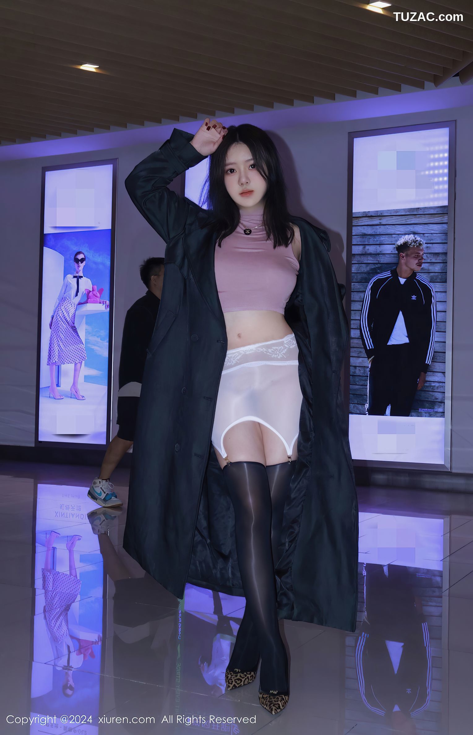 XiuRen秀人网-9489-小薯条nienie-黑大衣内露出-连体肉丝透视-2024.11.22